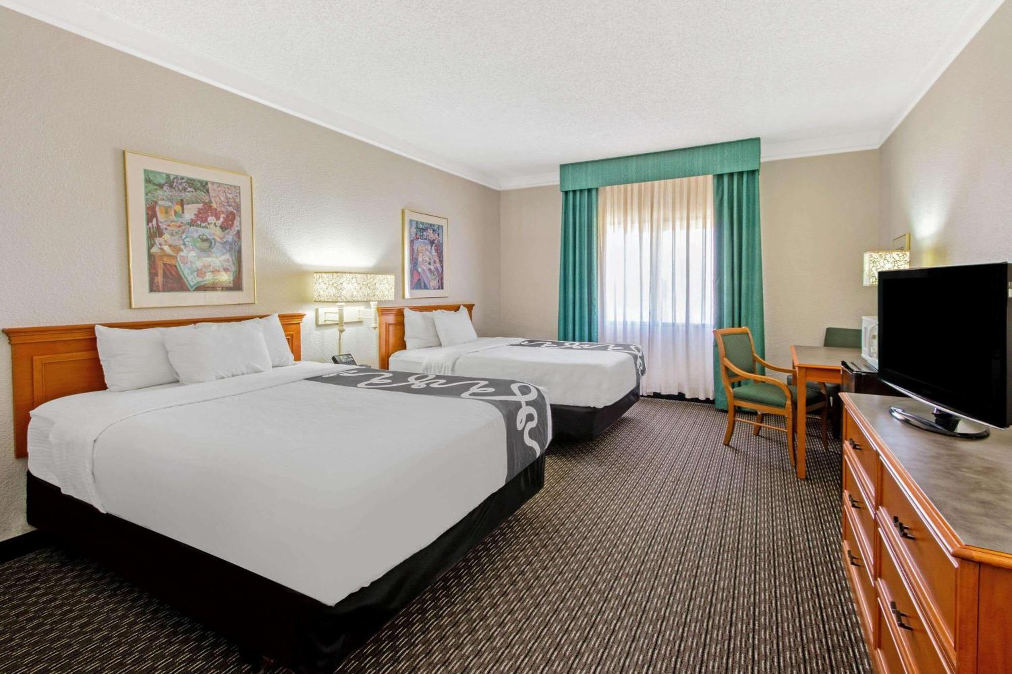 Double Room with Two Double Beds - Disability Access