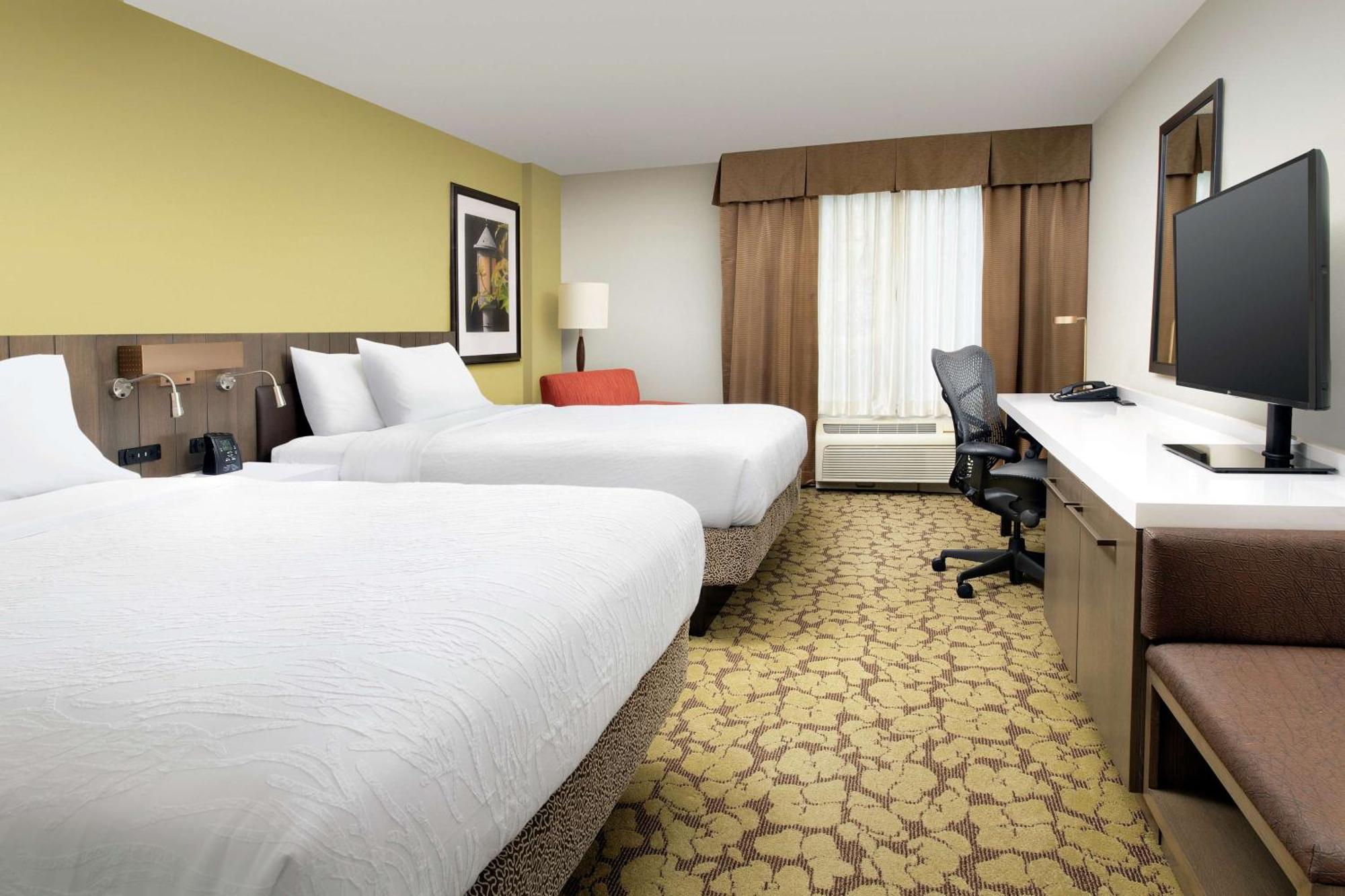 Queen Room with Two Queen Beds - Hearing Access