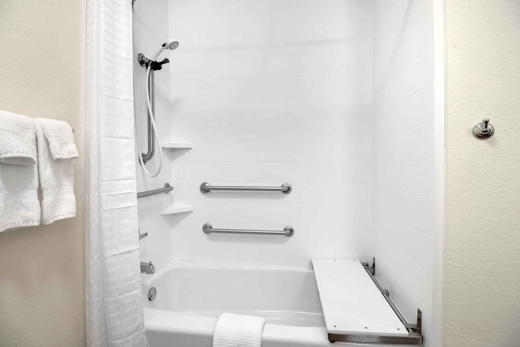 Queen Studio Suite with Two Queen Beds - Disability Access Tub/Non-Smoking