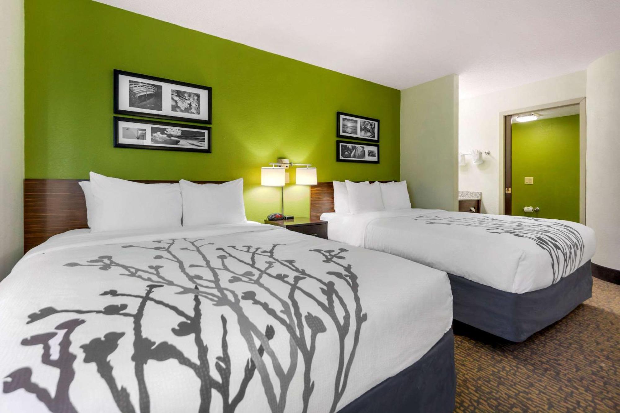 Deluxe Queen Room with Two Queen Beds - Non-Smoking