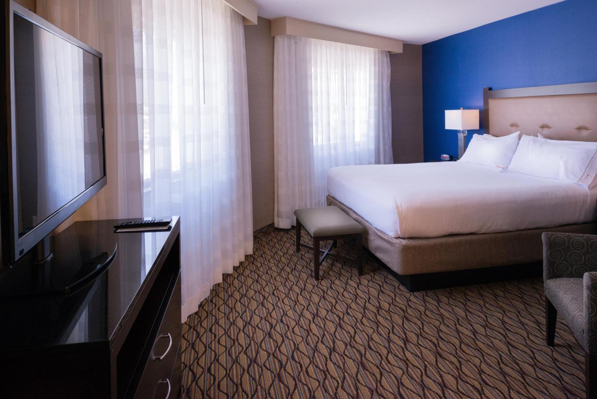 King Suite with Jetted Tub