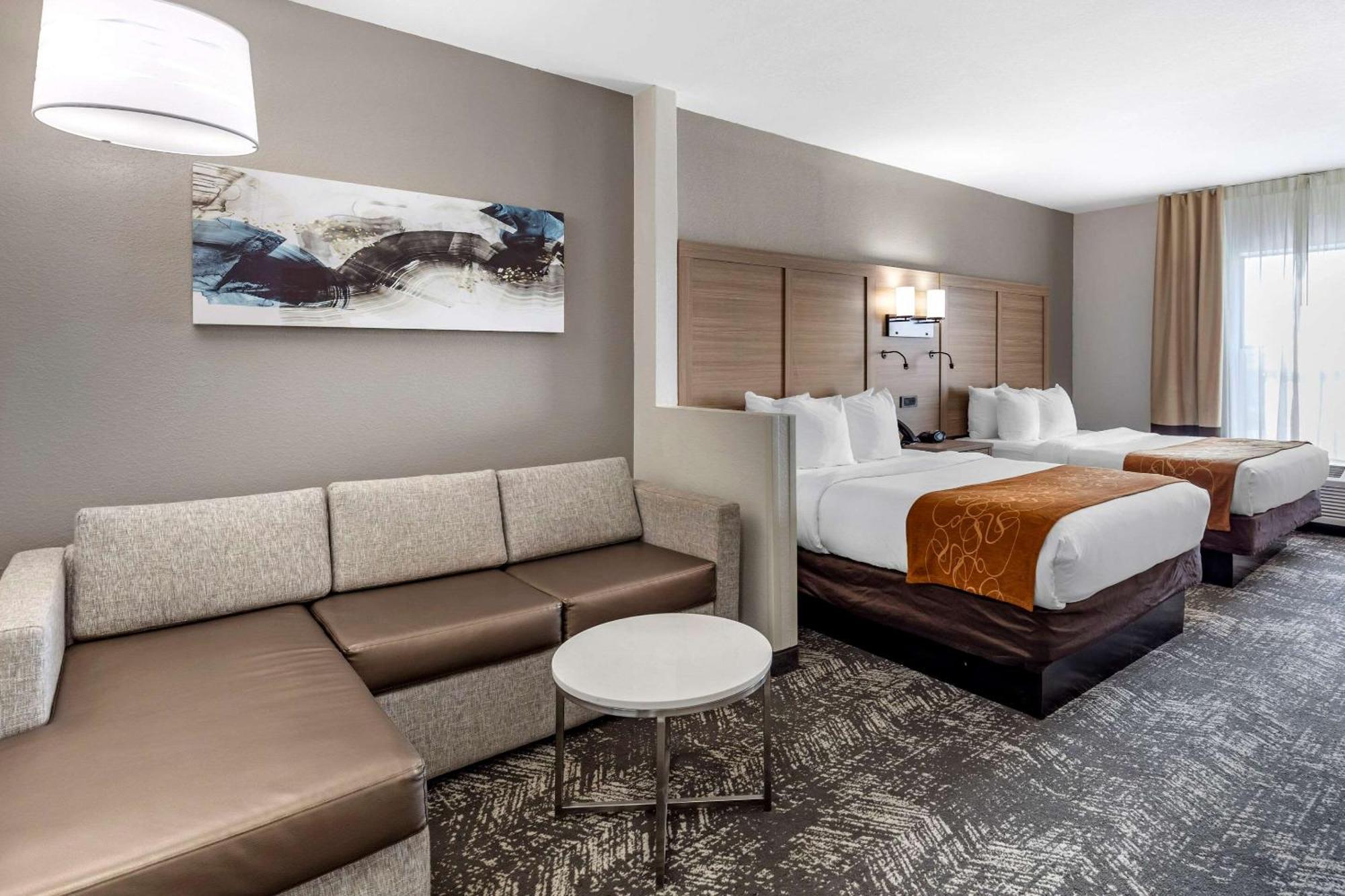 Standard Queen Room with Two Queen Beds and Sofa Bed - Non-Smoking