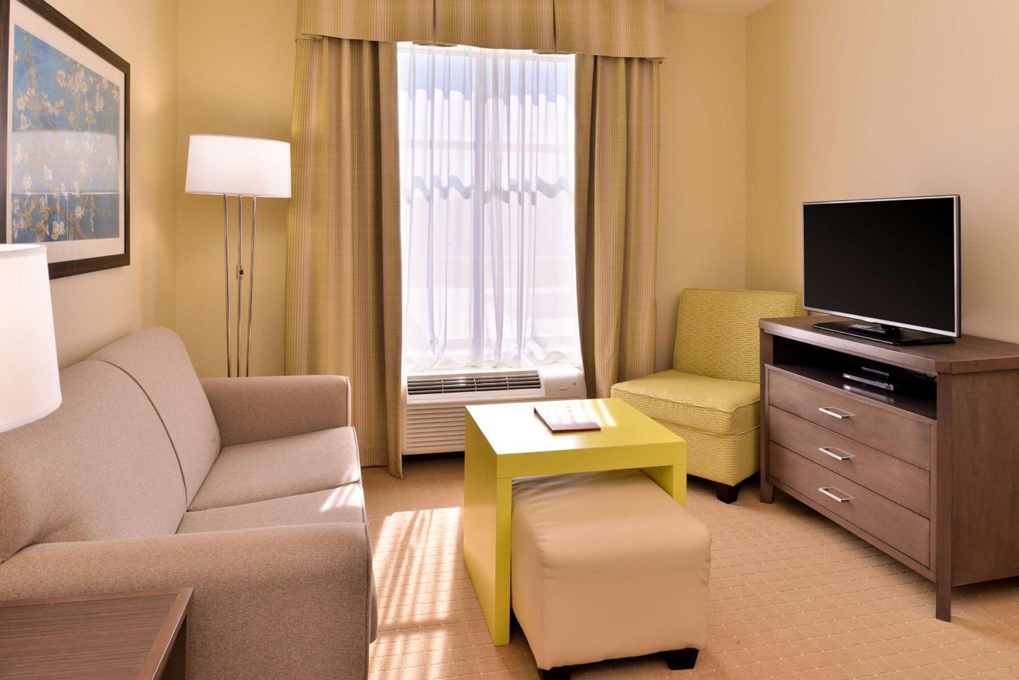 One-Bedroom Queen Suite Two Queen Beds Non-Smoking