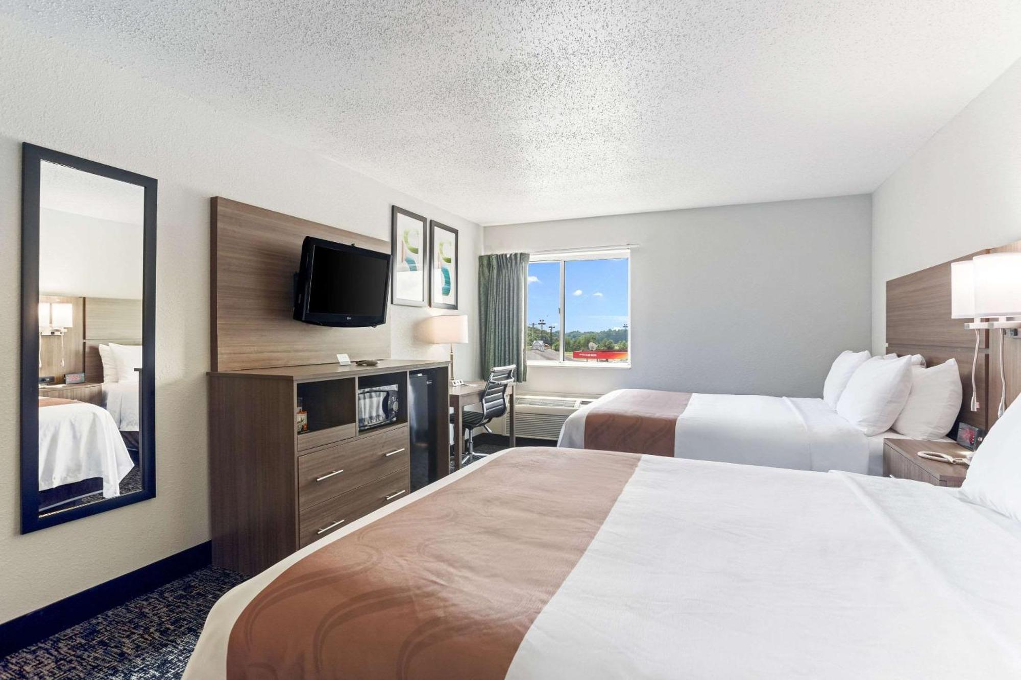 Queen Suite with Sofa Bed - Non-Smoking