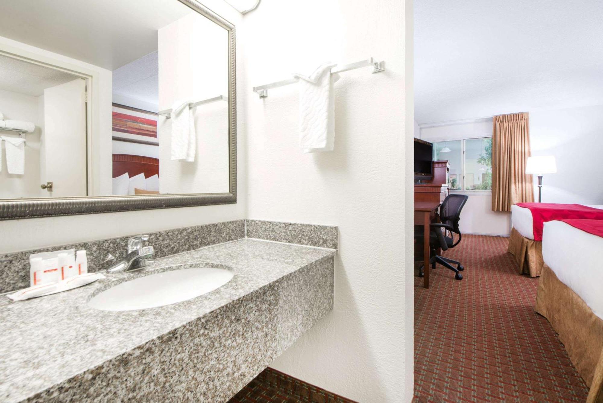 Double Room Two Double Beds Non-Smoking