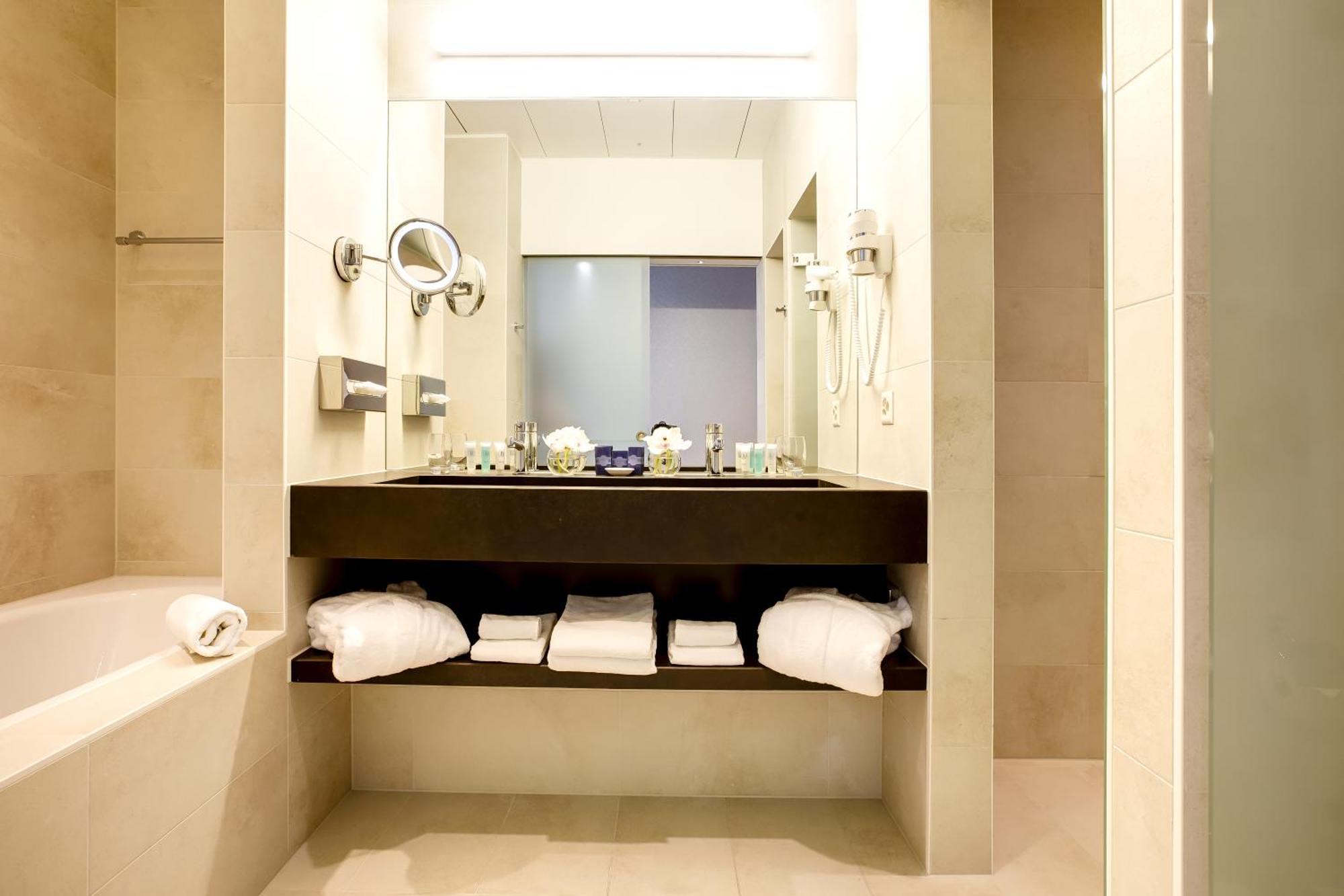 Deluxe Doppelzimmer mit Terrasse und Seeblick