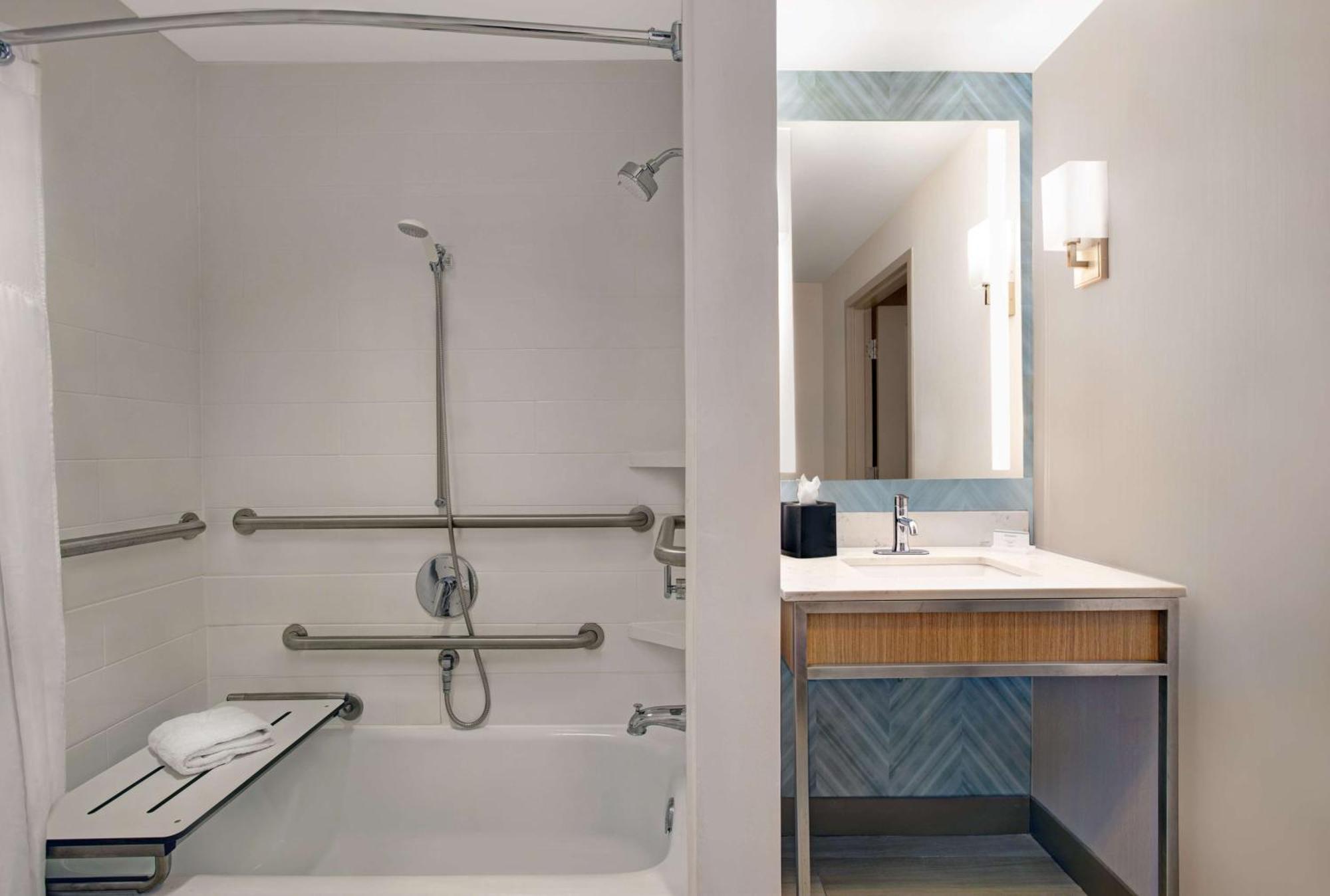 King Room with Tub - Mobility and Hearing Access