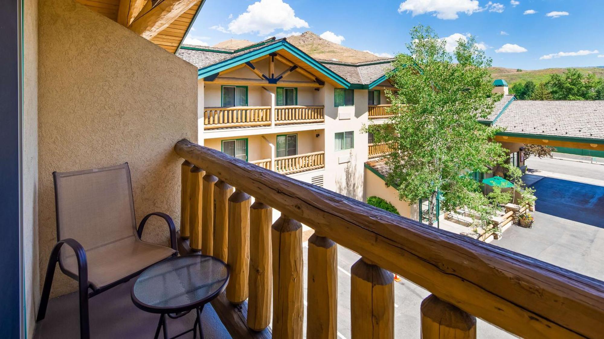 Zimmer mit Queensize-Bett und Balkon – Nichtraucher