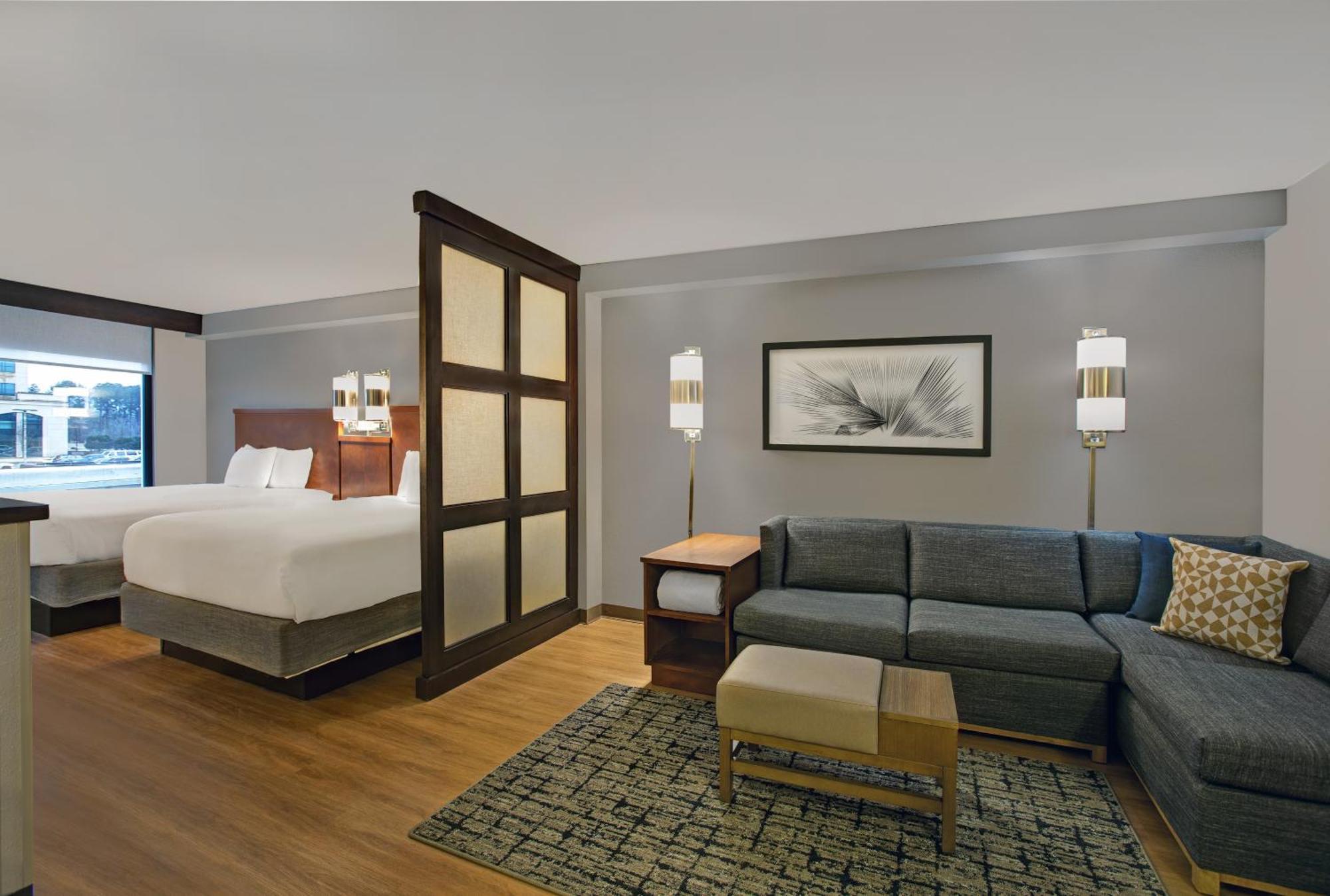 Queen Room with Two Queen Beds and Sofa Bed - High Floor