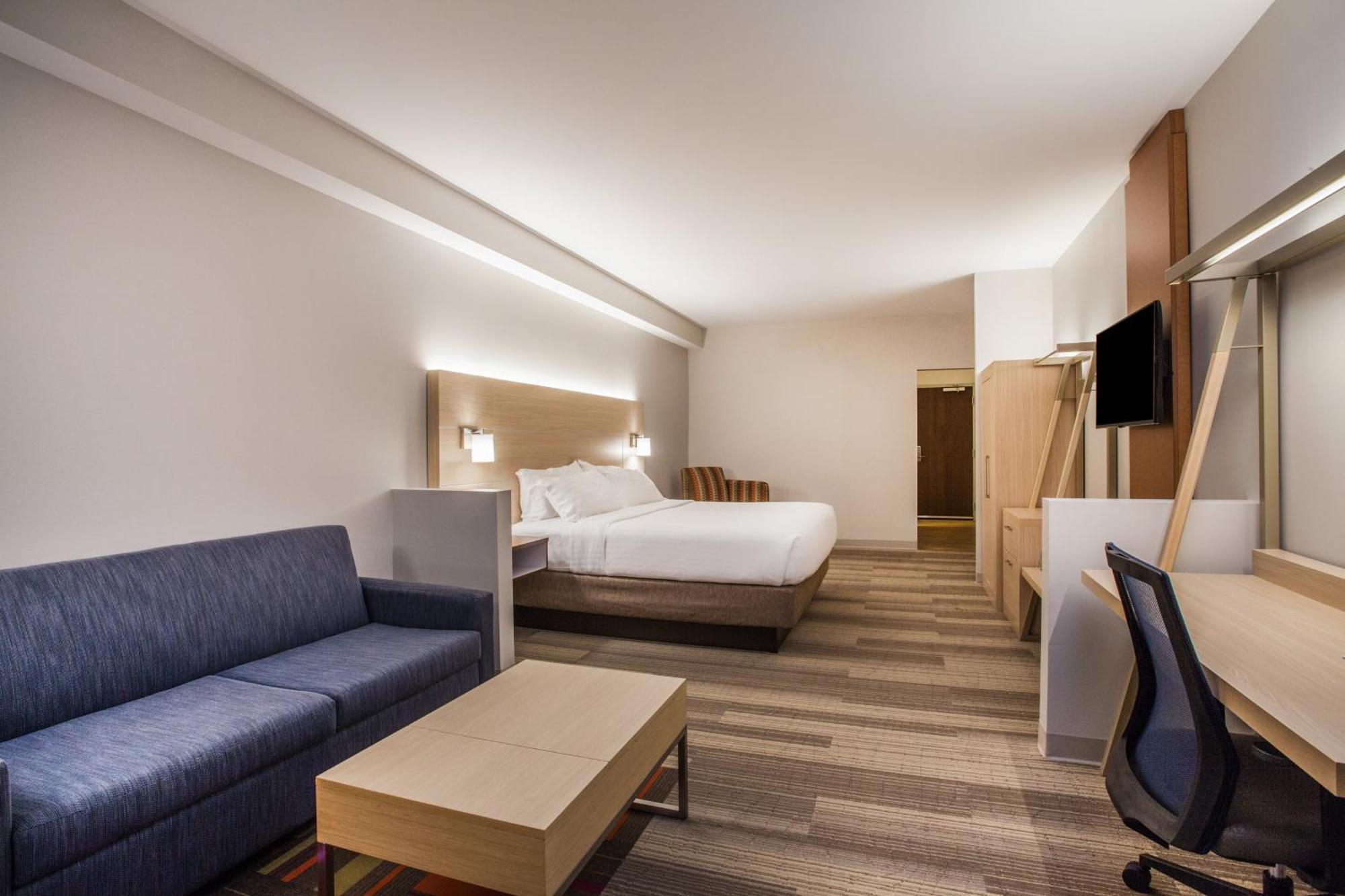 King Suite - Disability Access Tub/Non-Smoking