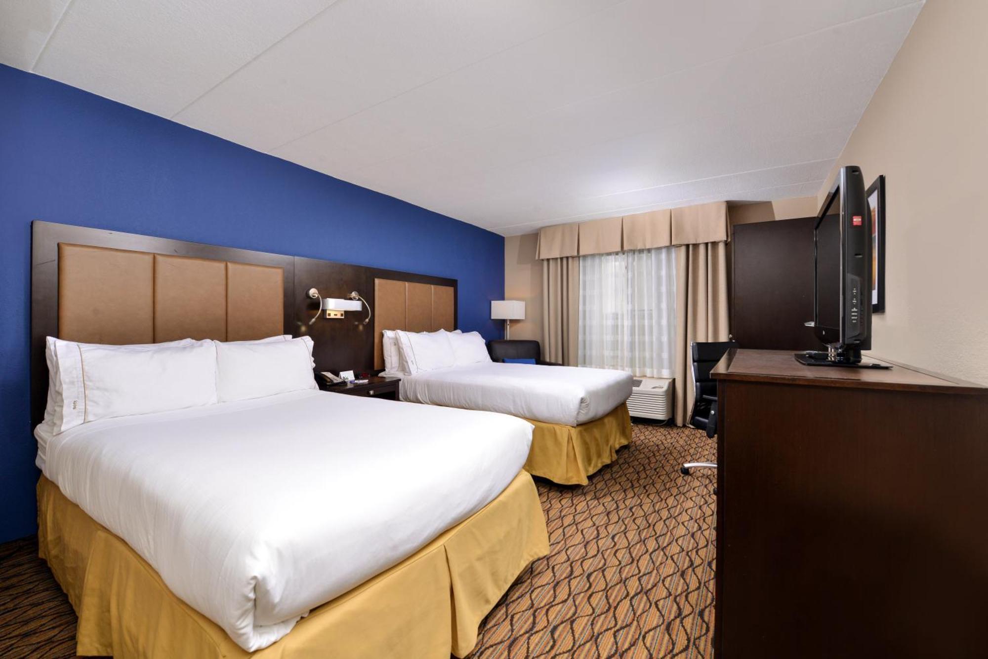Standard Double Room with Two Double Beds