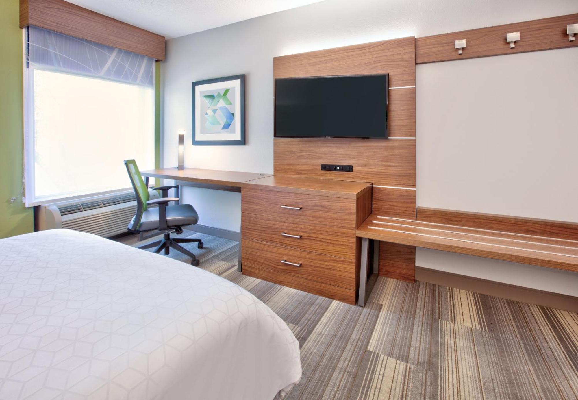 Standard Queen Room Two Queen Beds