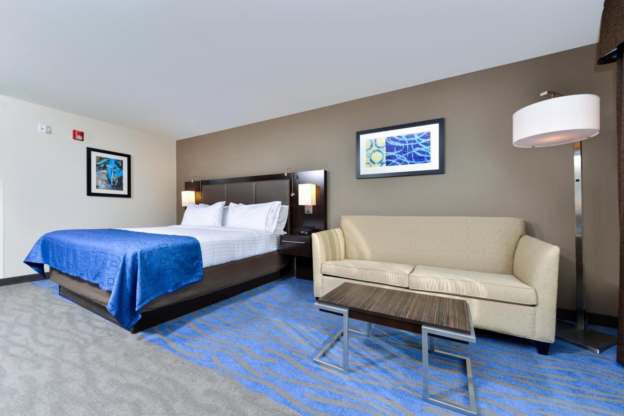 Standard King Room with Roll-In Shower - Mobility Access