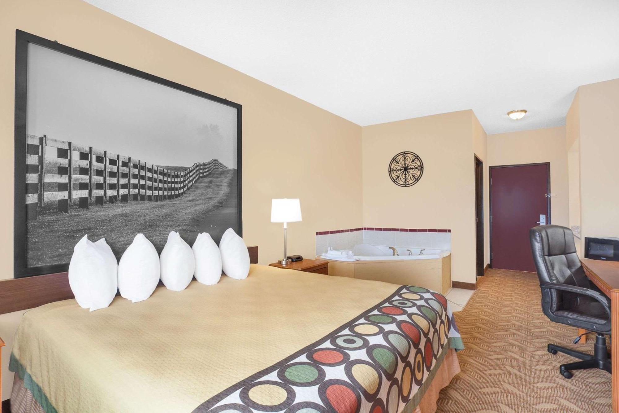 Deluxe King Suite