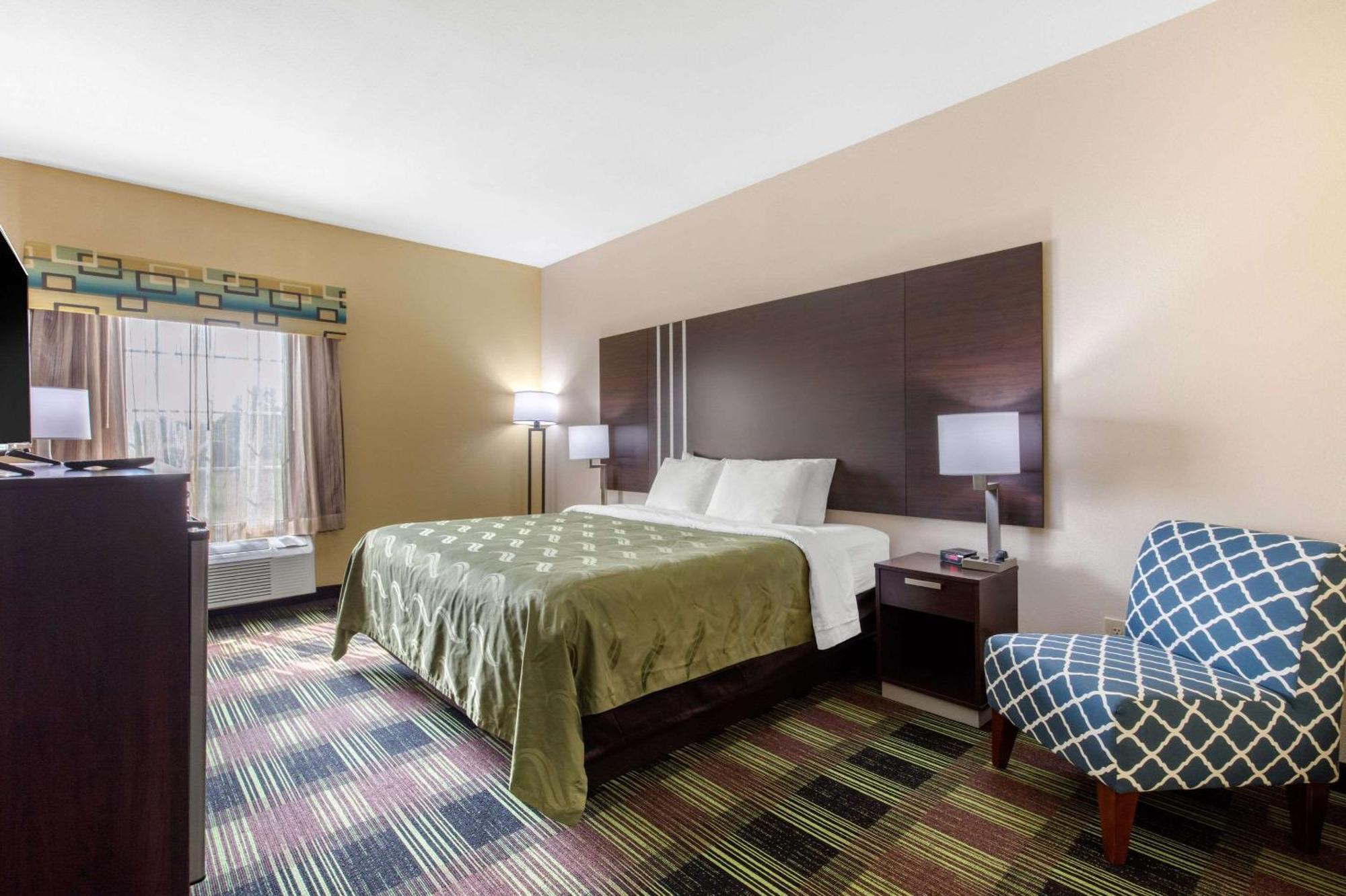 King Room with Roll-In Shower - Disability Access