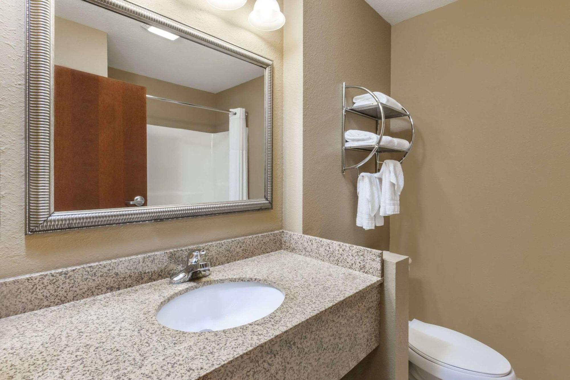 Deluxe King Suite