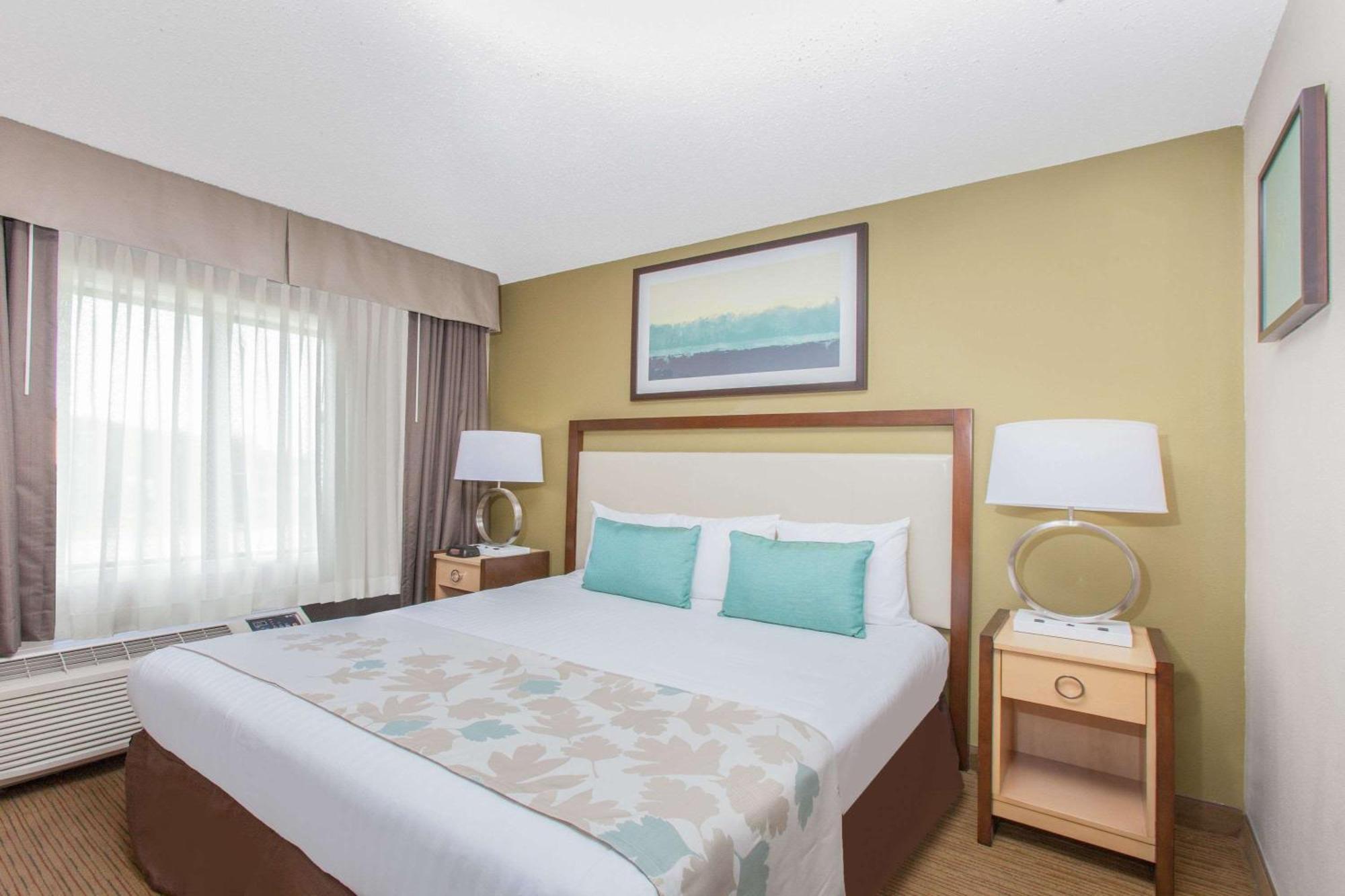 King Room - Disability Access - Non-Smoking