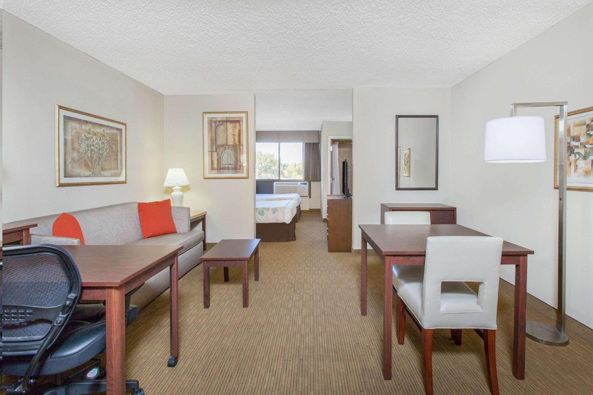 2 Double Beds, Executive Suite, Non Smoking