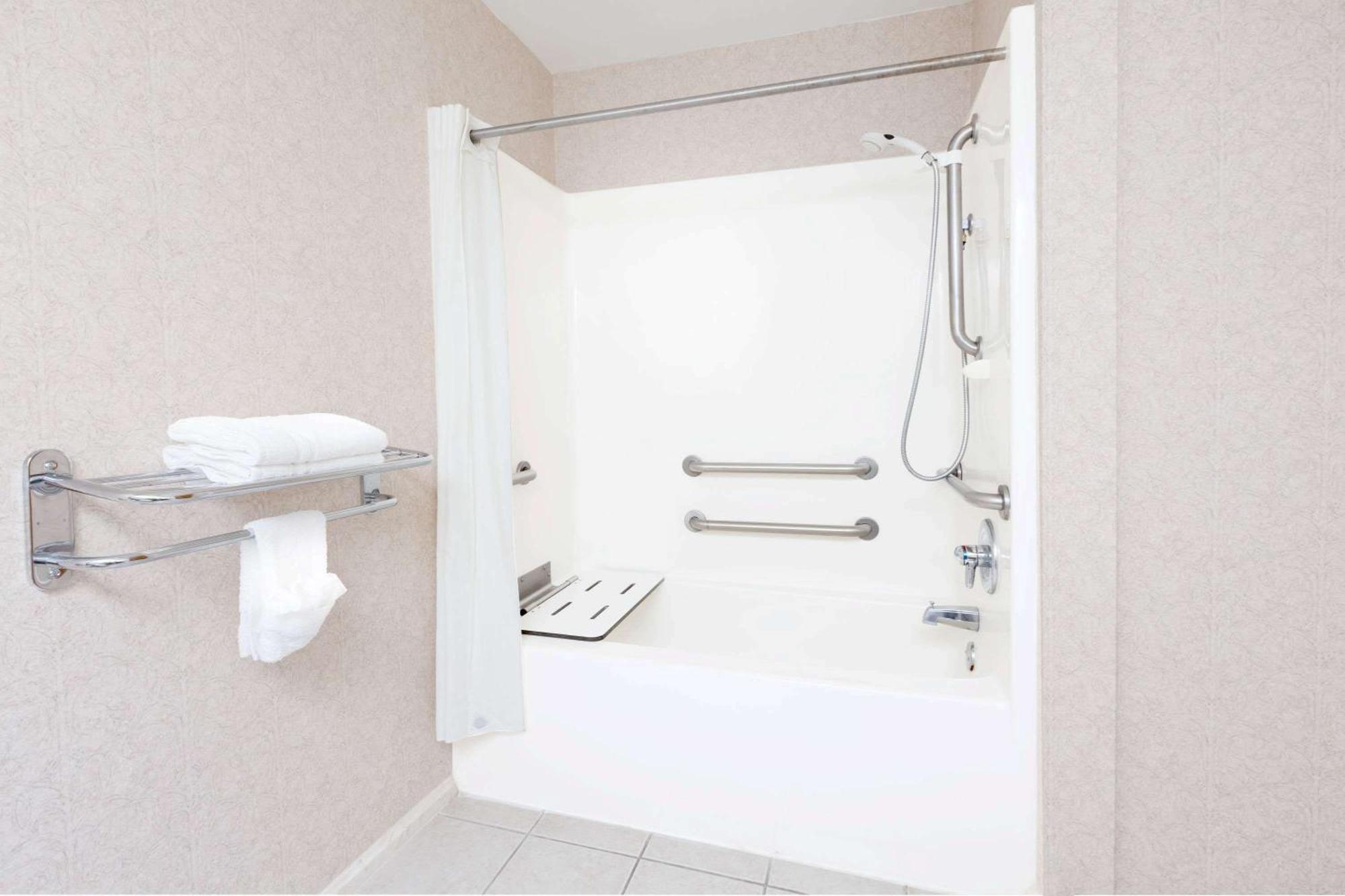 Queen Room with Two Queen Beds - Mobility Access/Non-Smoking