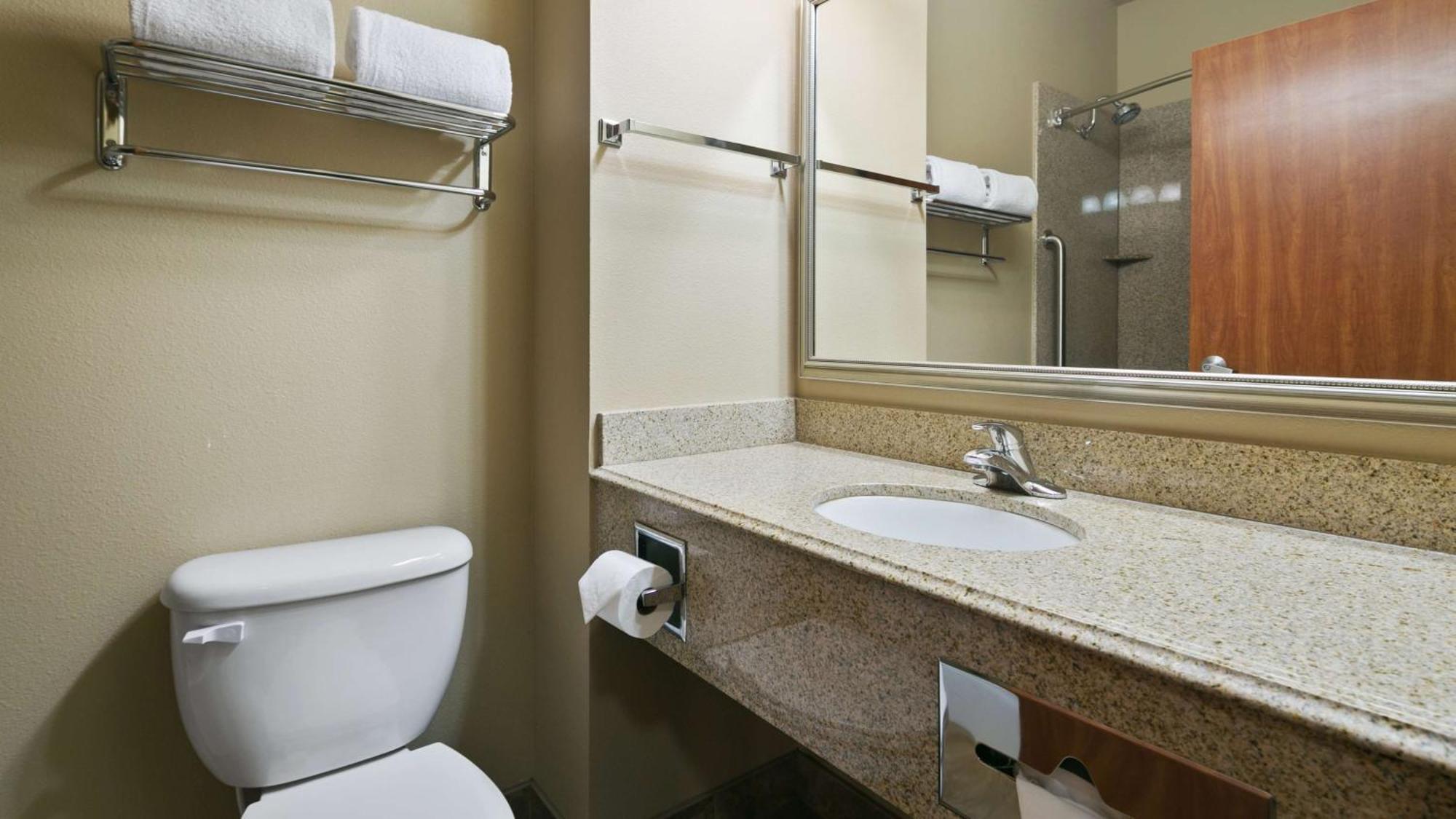 King Suite with Walk-in Shower - Disability Access