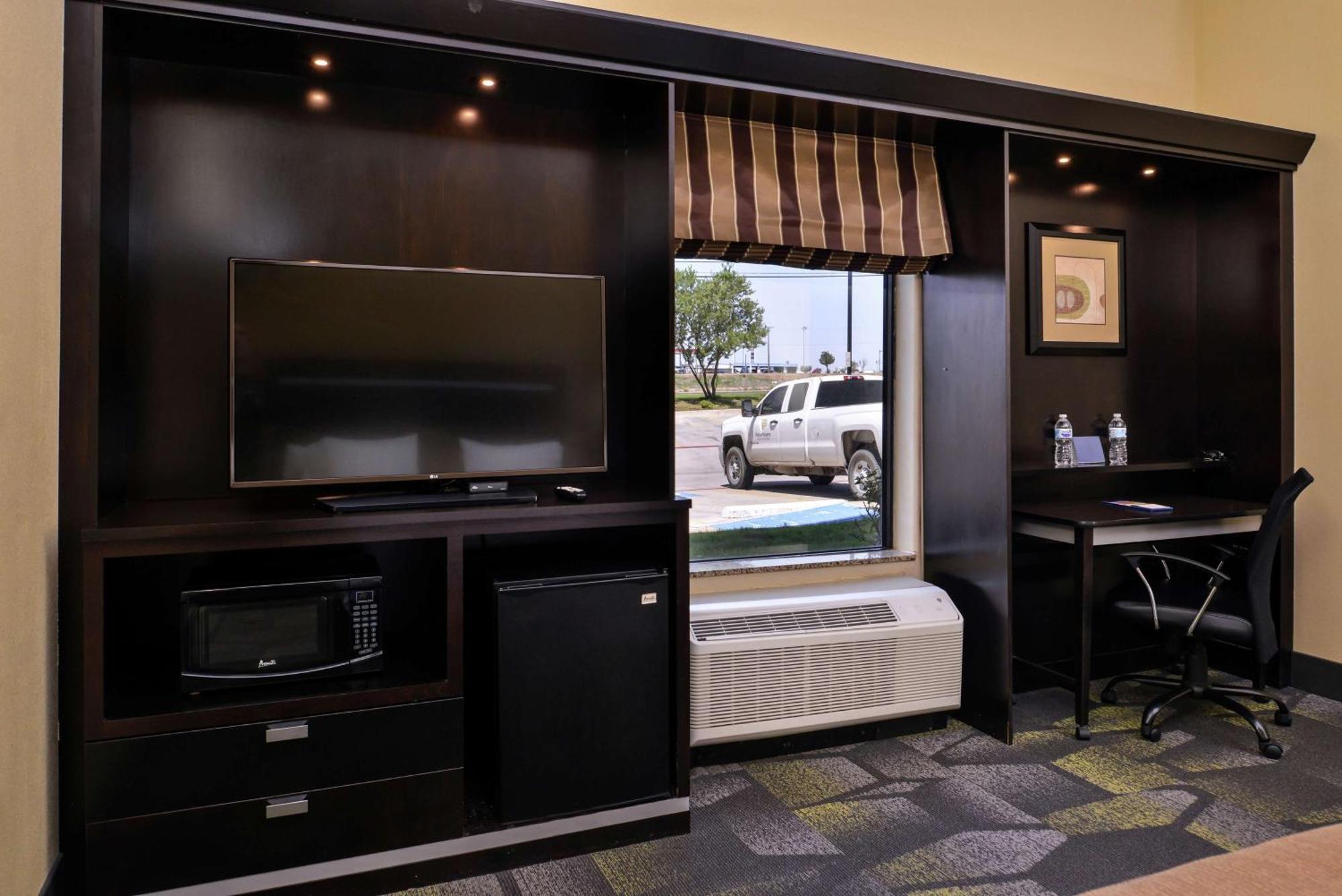 King Room with Accessible Tub - Mobility and Hearing Access/Non-Smoking