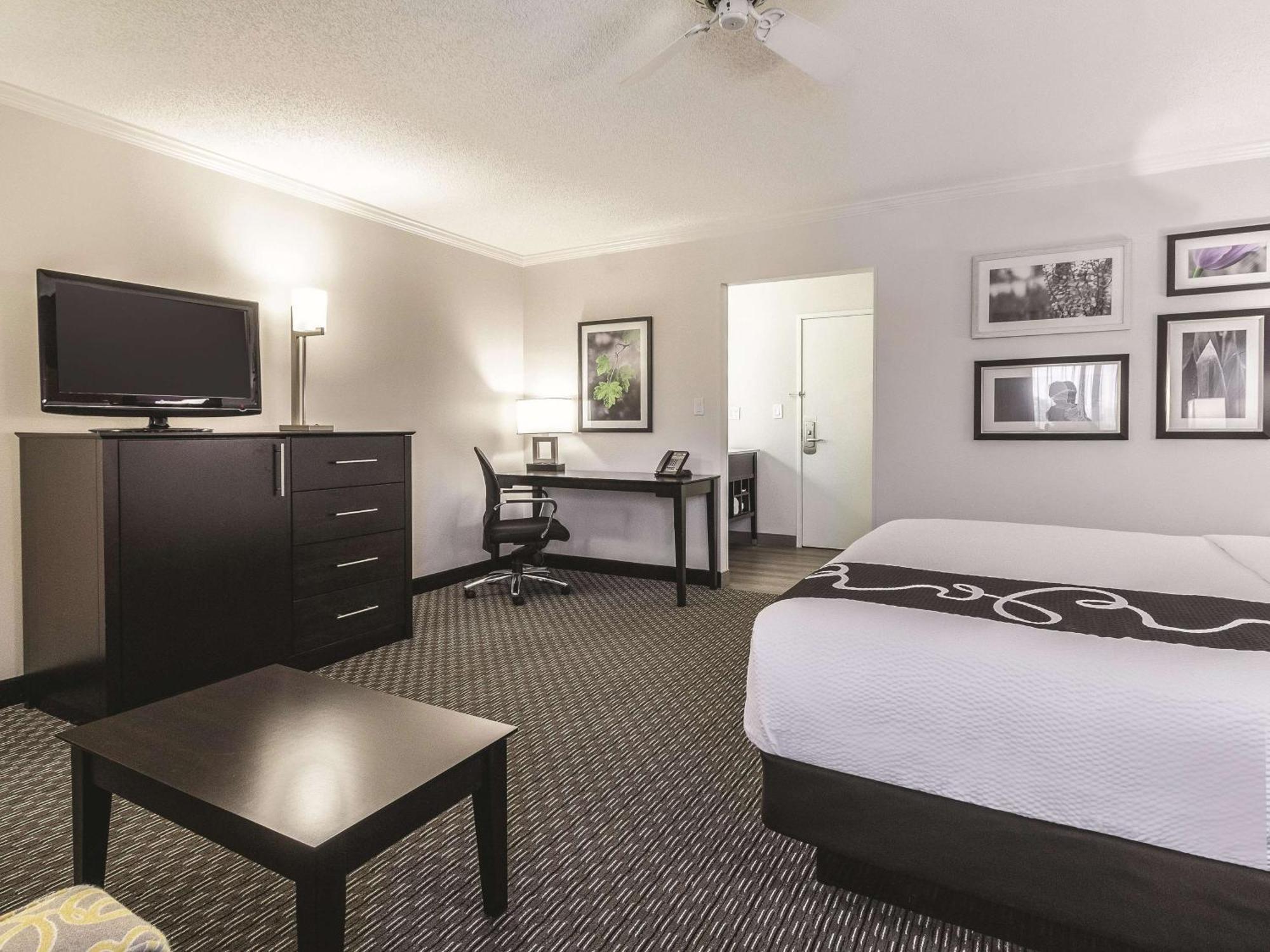 Executive King Room,1281942535:JPEG