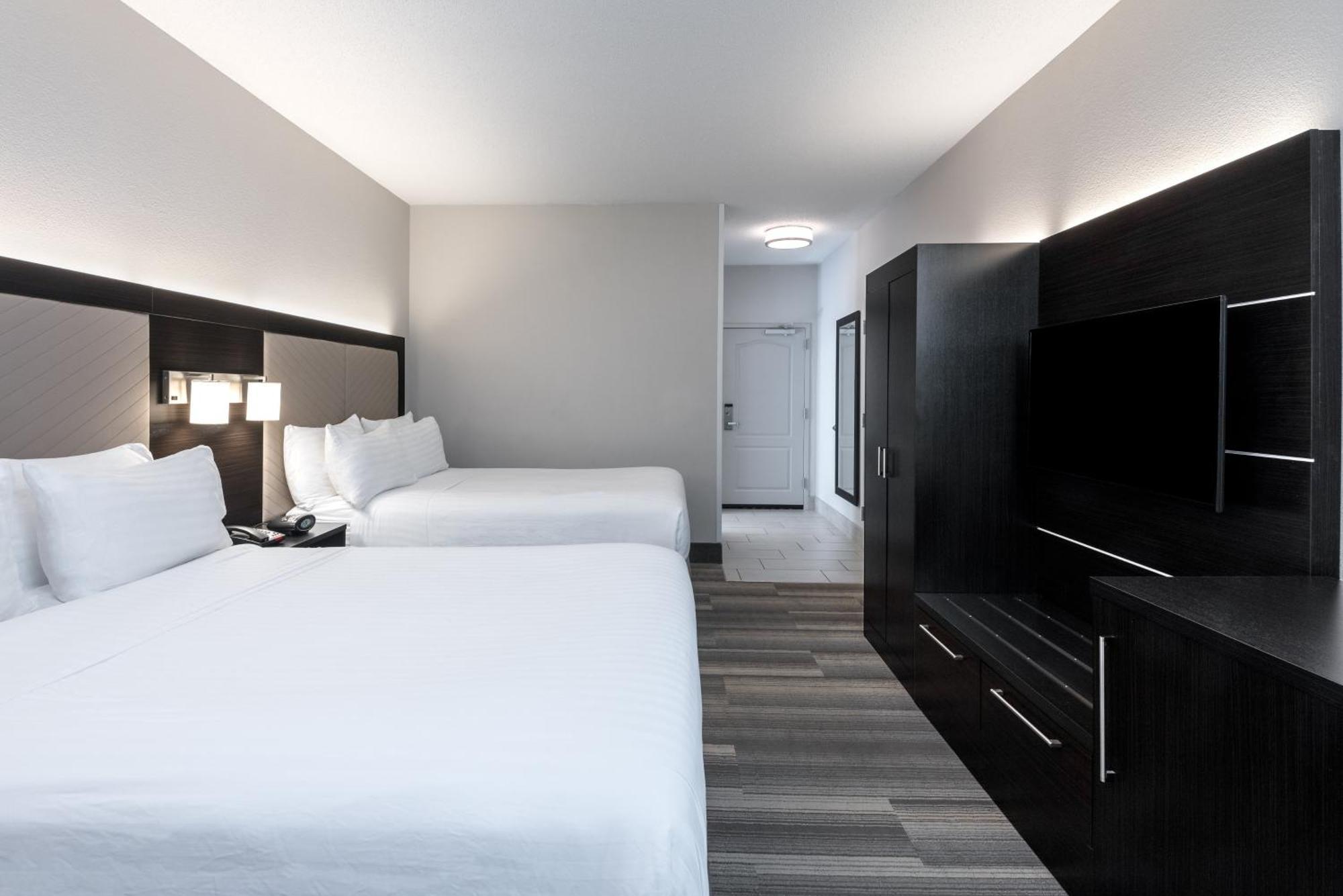Standard Room with Two Queen Beds