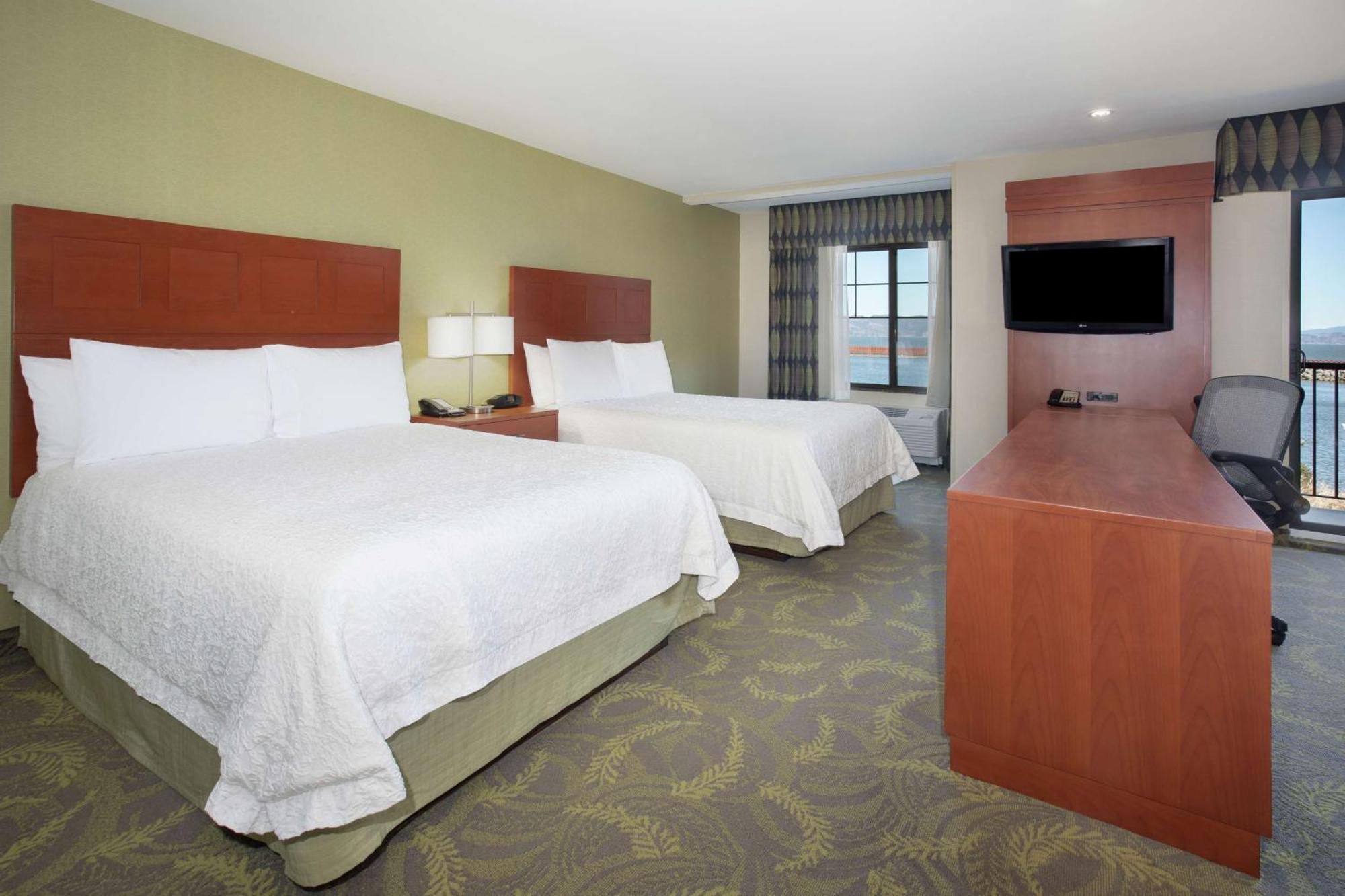 Deluxe Queen Studio with Riverview and Balcony