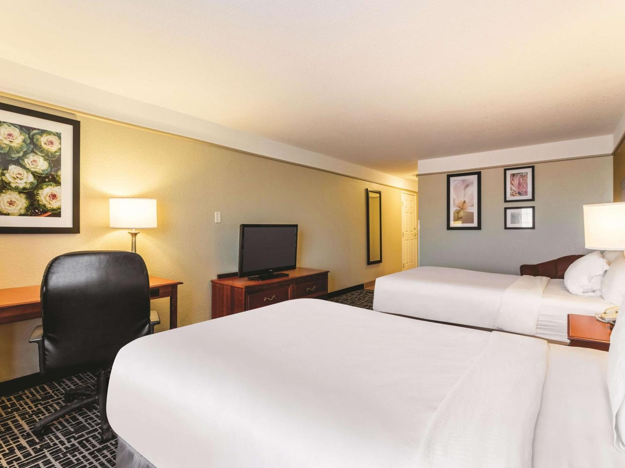 Double Room with Two Double Beds - Disability Access
