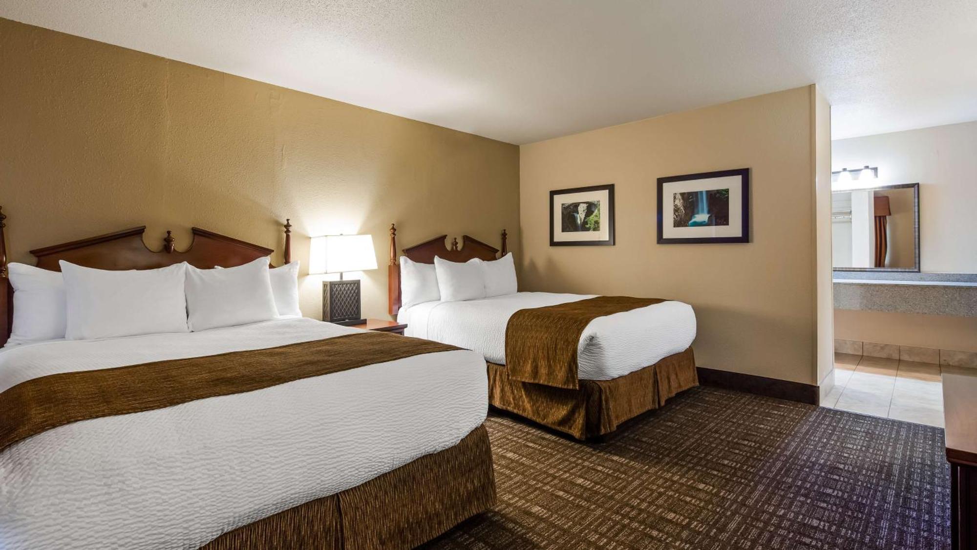 Queen Room with Two Queen Beds and Roll-In Shower - Disability Access/Non-Smoking