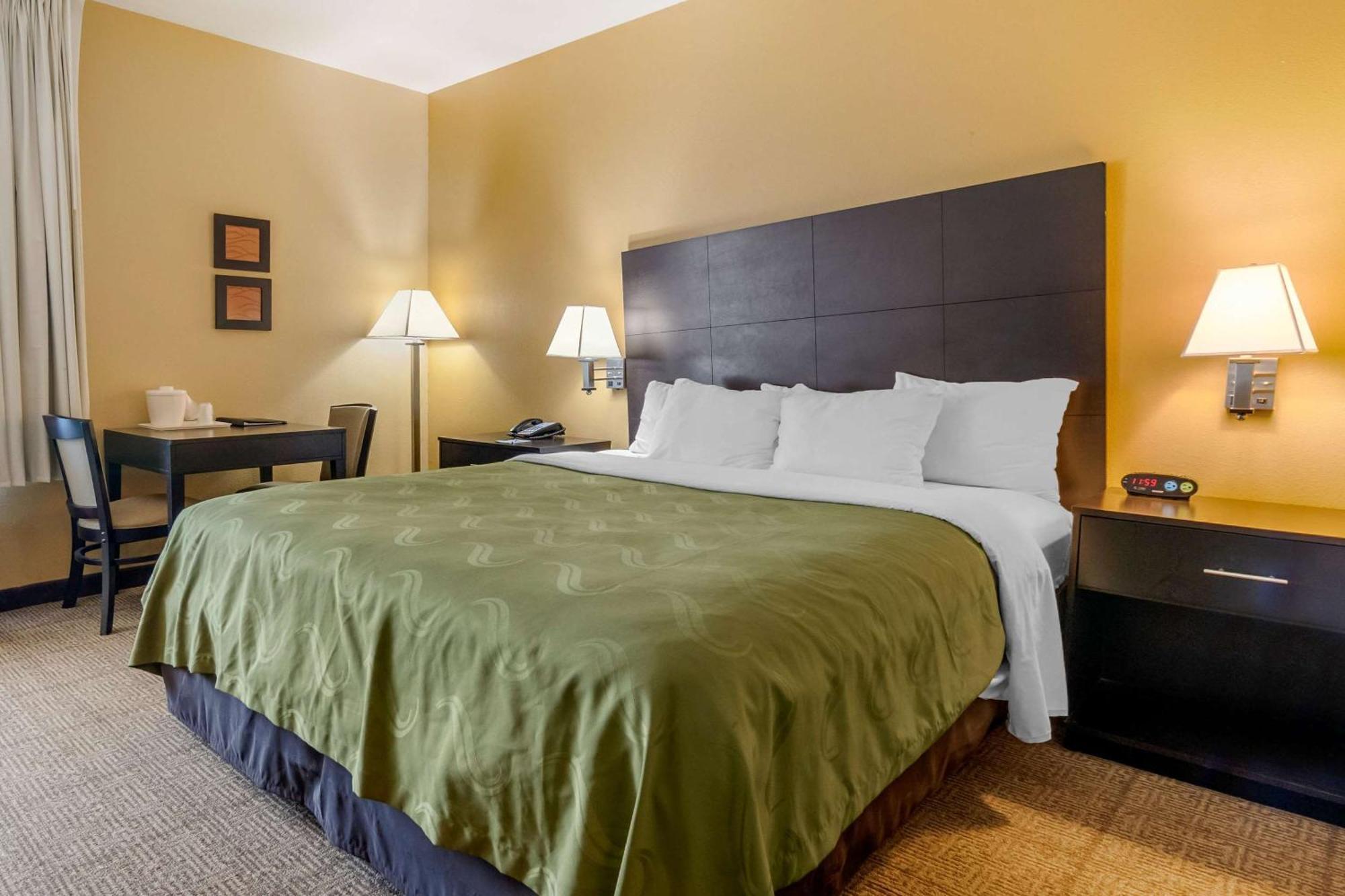 King Room with Roll-In Shower - Accessible/Non-Smoking