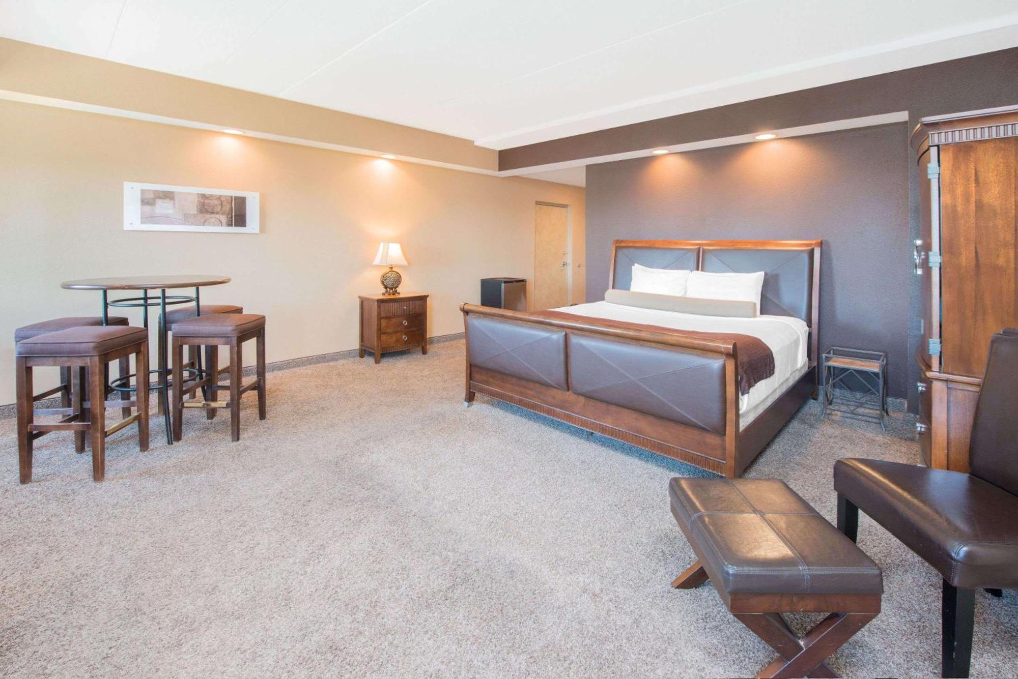 King Studio Suite - Non-Smoking