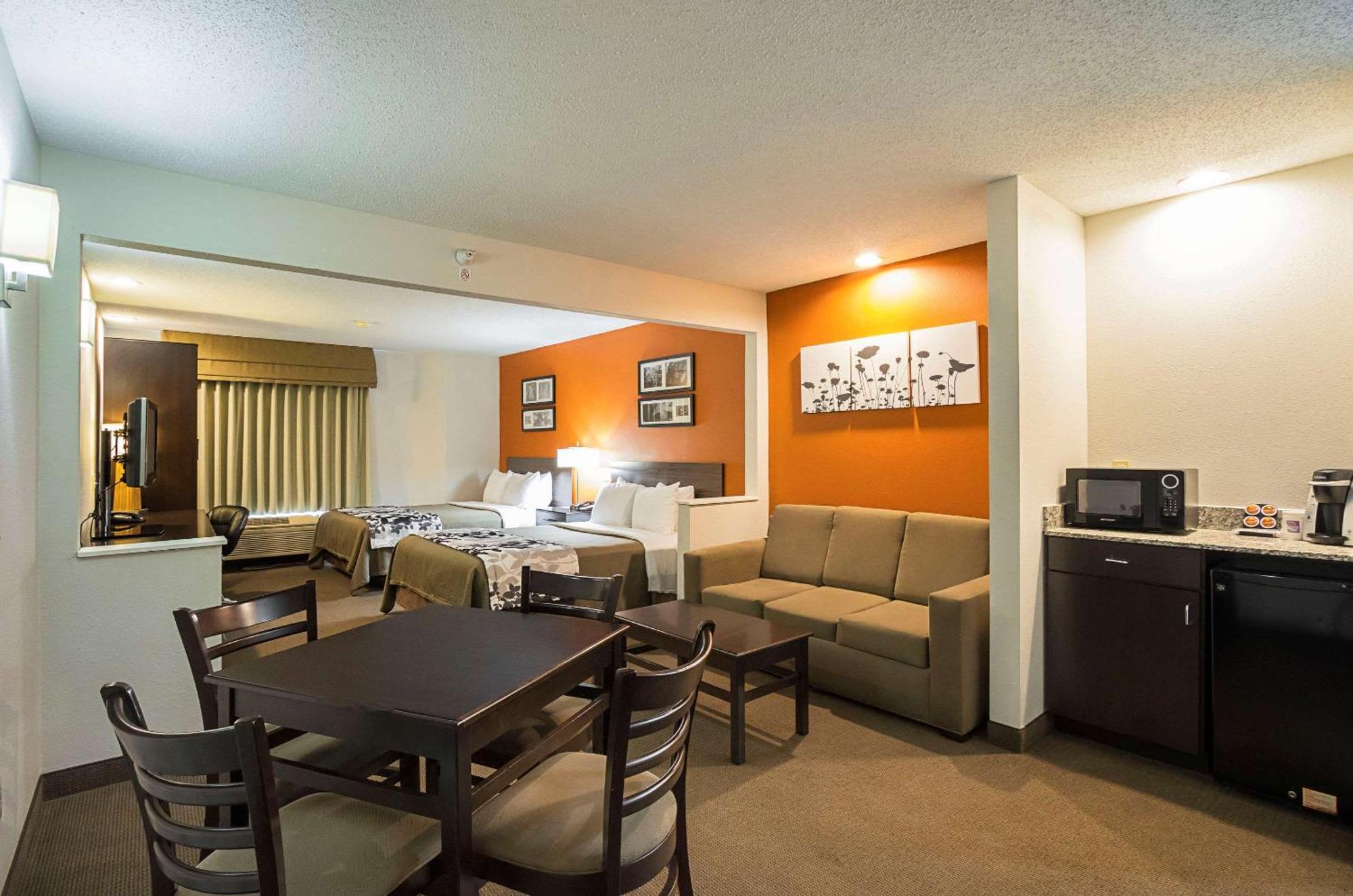 Queen Suite with Two Queen Beds - Non-Smoking