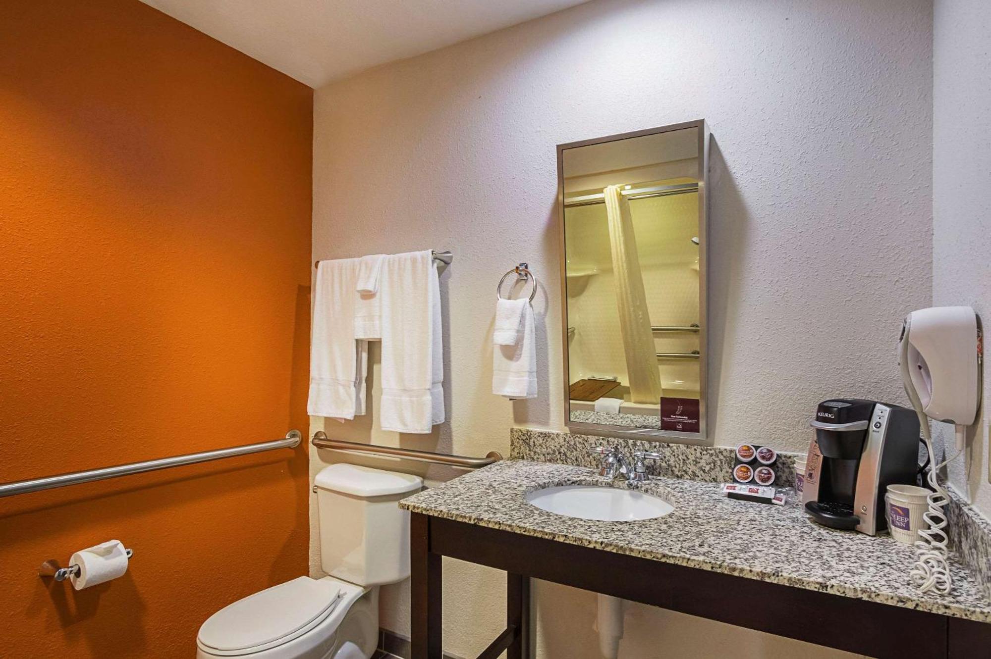 Queen Suite with Two Queen Beds - Accessible/Non-Smoking