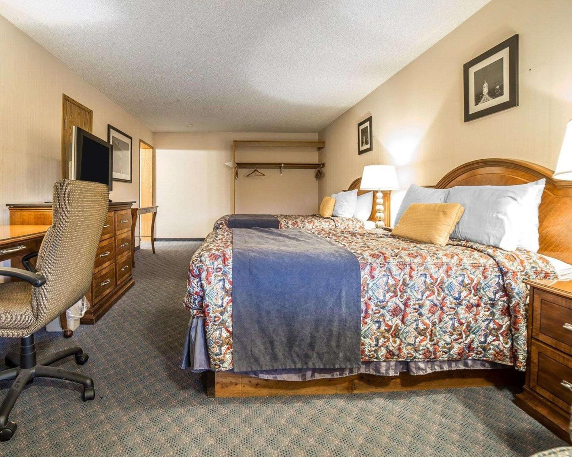 Queen Room with Two Queen Beds - Non-Smoking