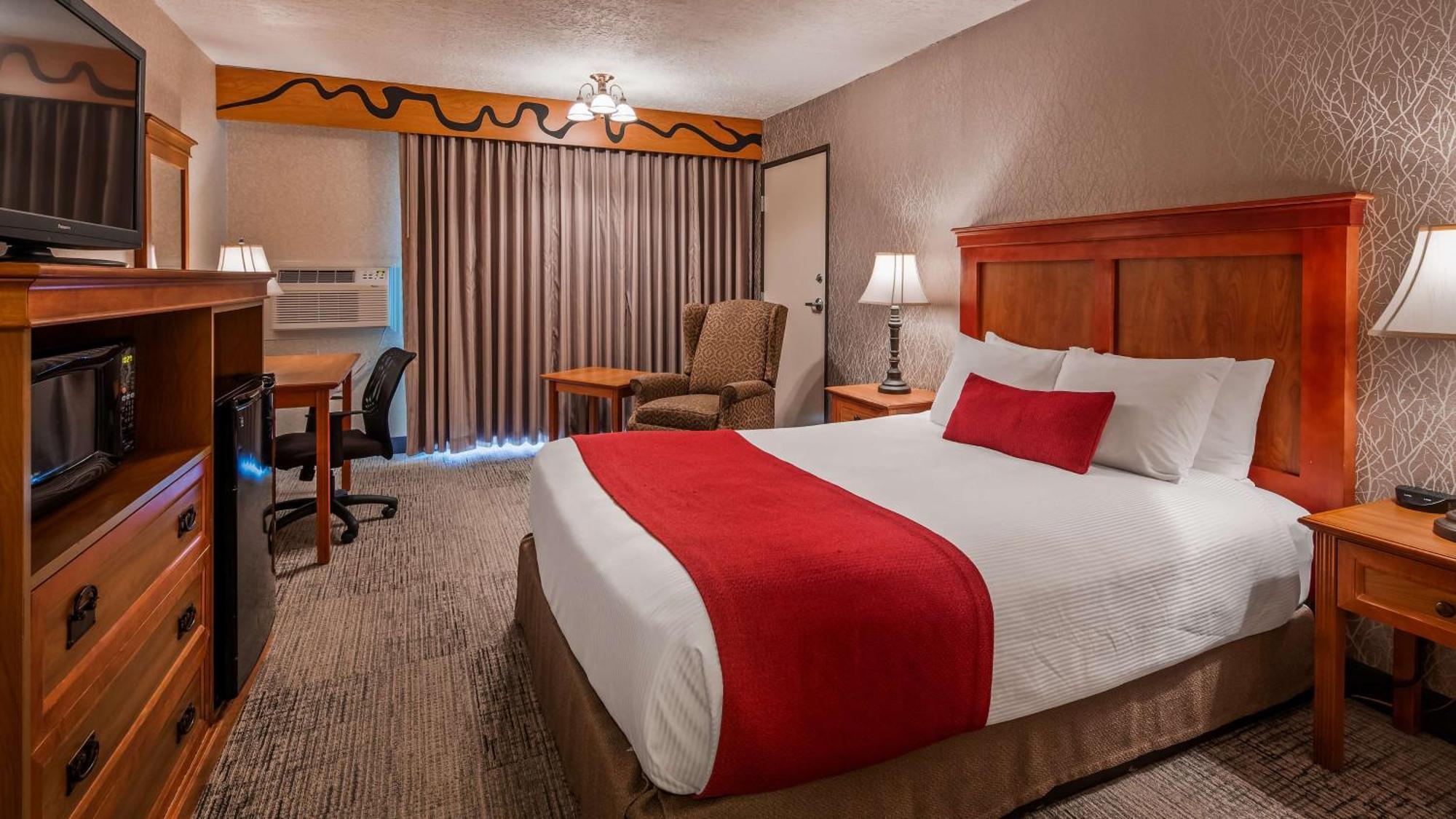 Queen Room with Partial River View