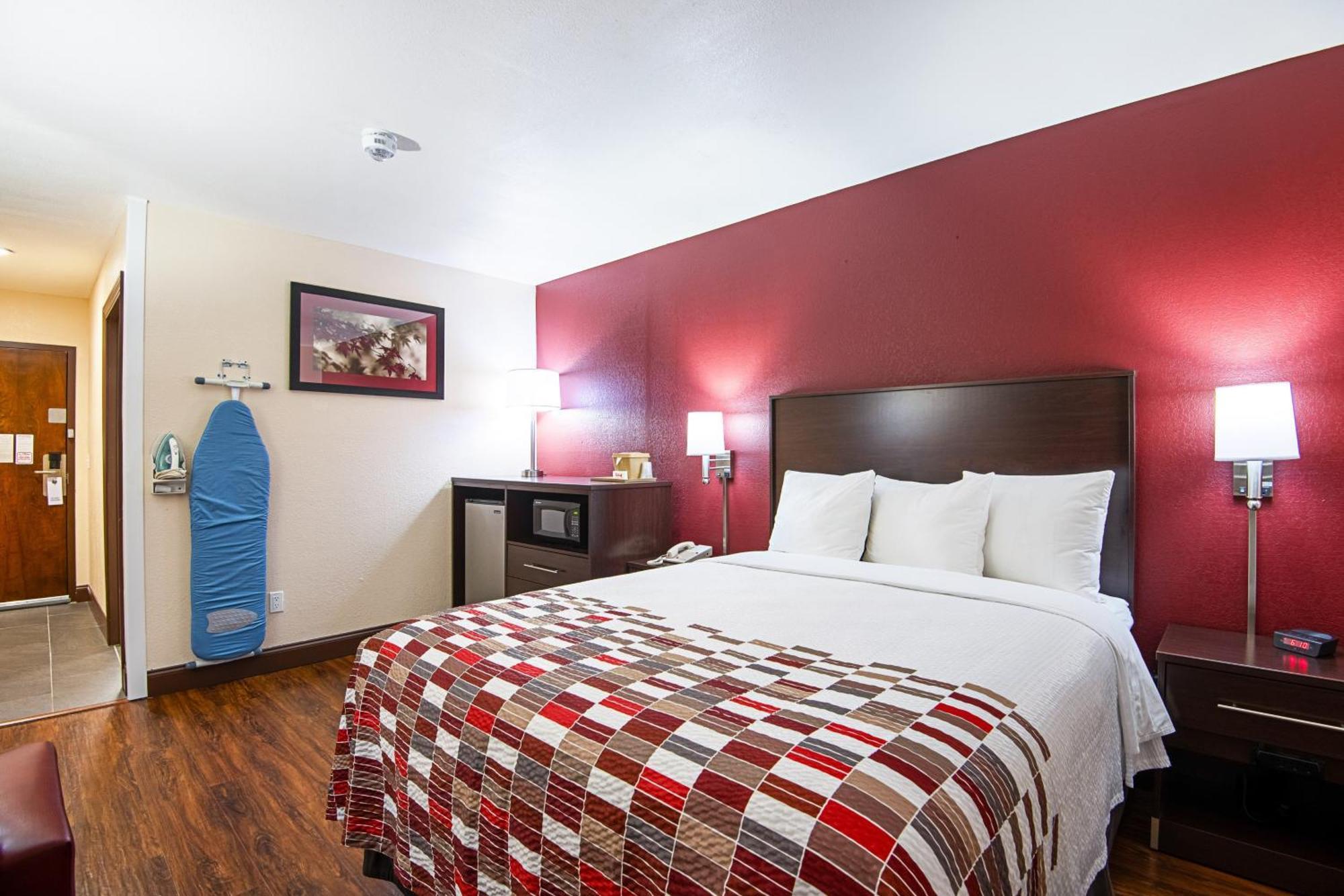 Deluxe Queen Room Disability Access Smoke Free