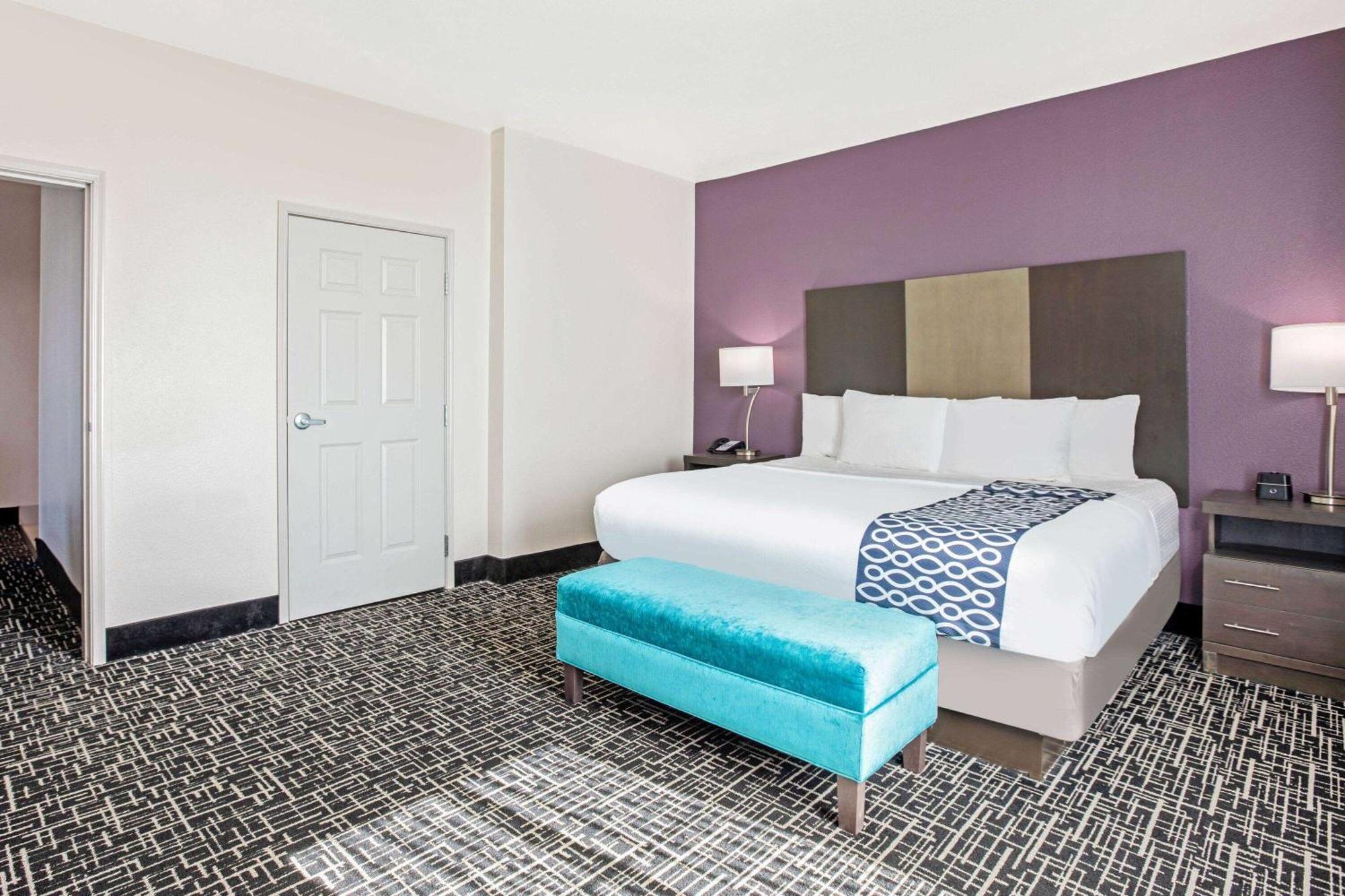 King Family Suite with Mobility/Hearing Access and Tub with Grab Bars, No-Smoking
