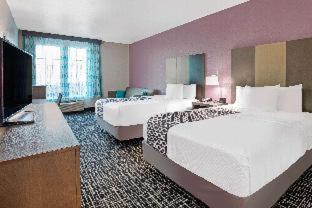 2 Queen Beds, Deluxe Room, Various Views, Non-Smoking