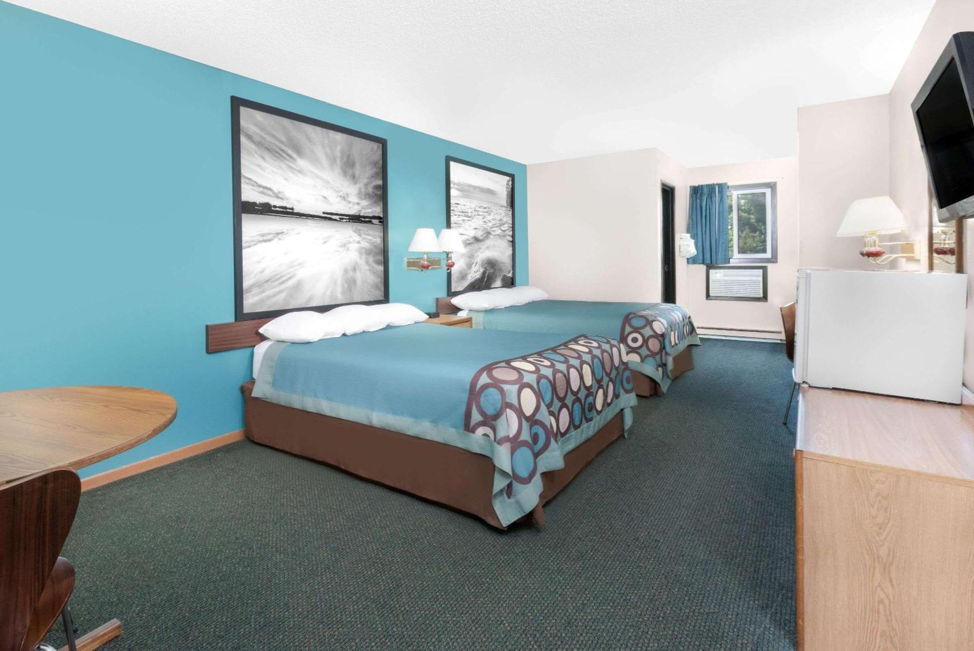 Queen Room with Two Queen Beds - Non-Smoking