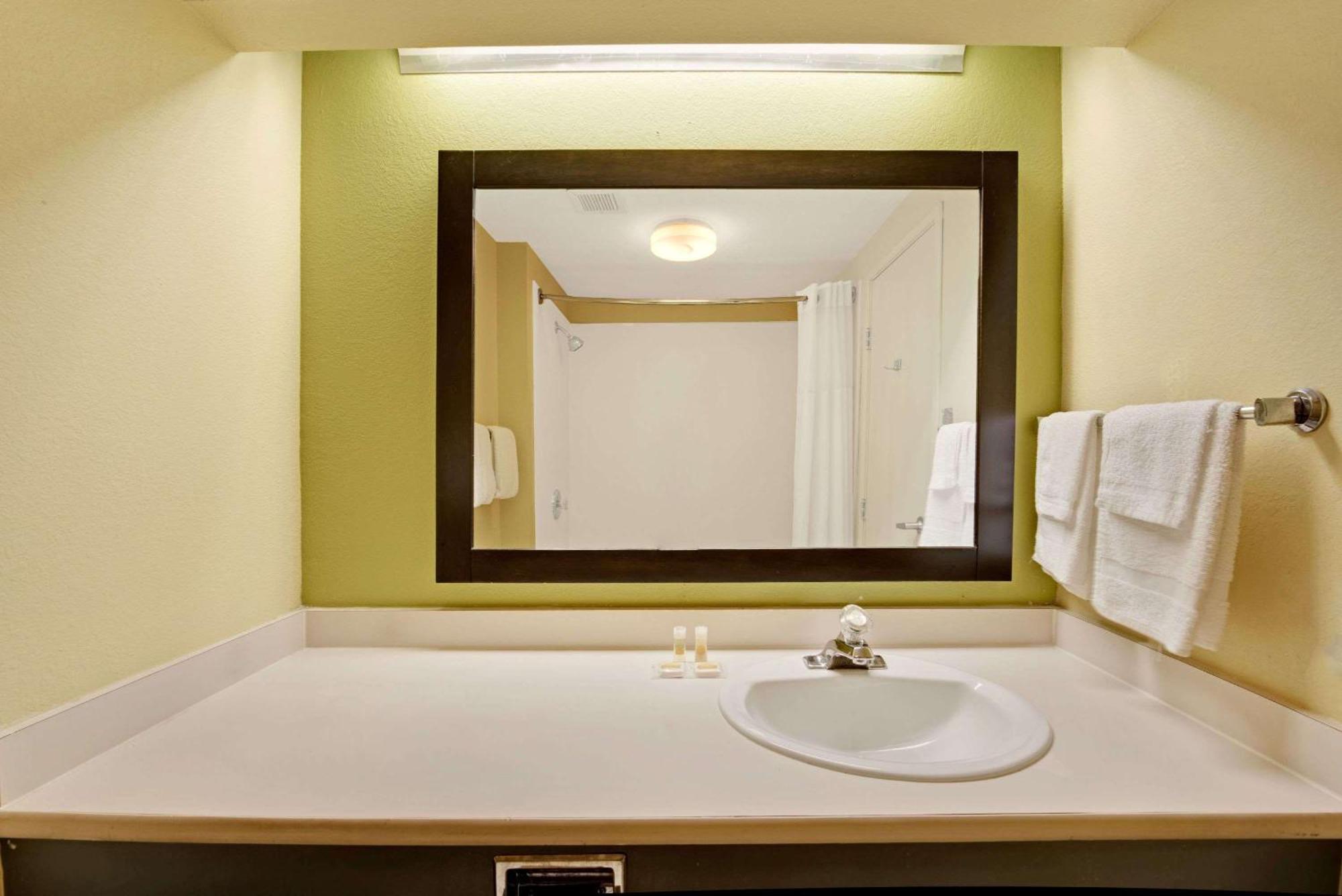 King Room - Non-Smoking