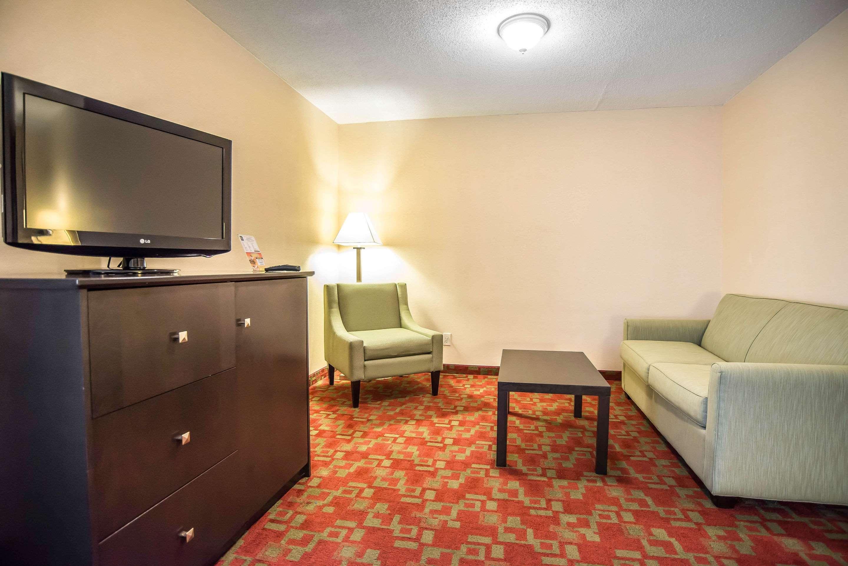 Queen Room with Two Queen Beds and Sofa Bed - Non-Smoking