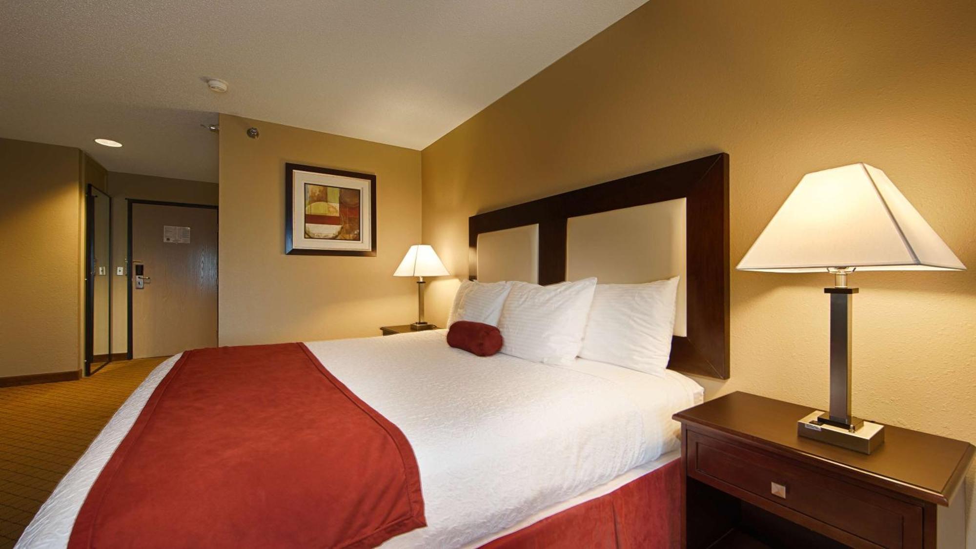 King Room with Roll-in Shower - Disability Access/Non-Smoking