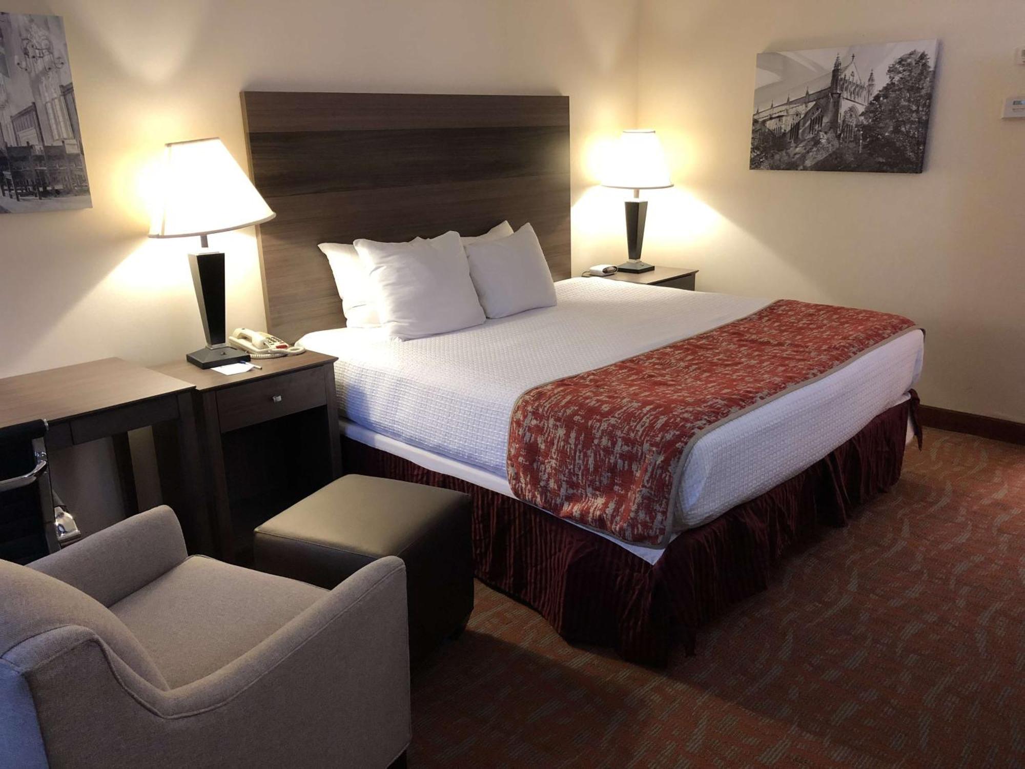 King Room with Bath - Disability Access