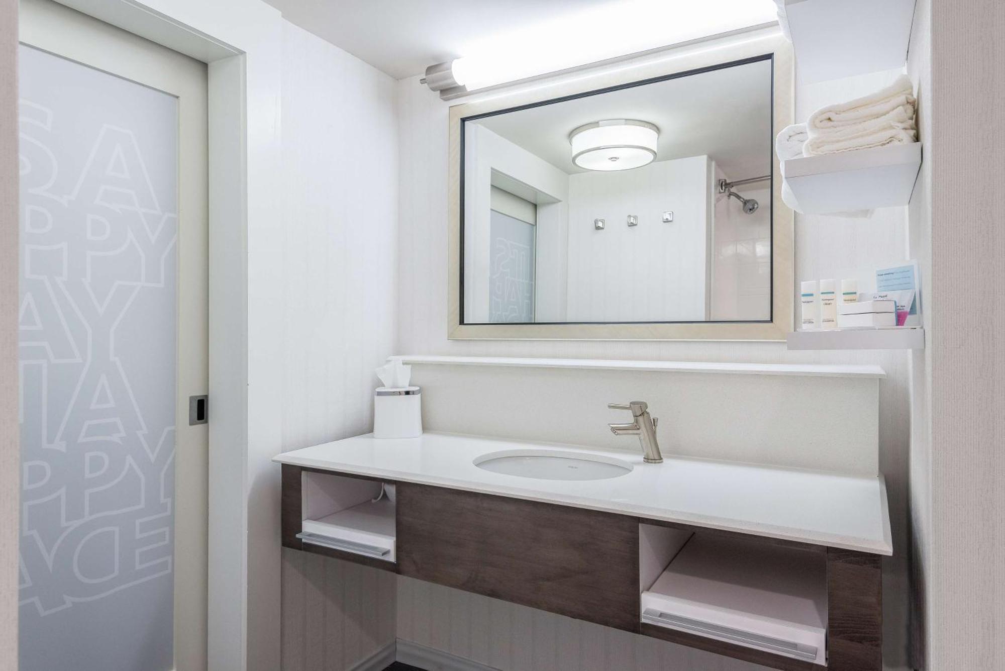 One-Bedroom King Suite with Walk In Shower - Non-Smoking
