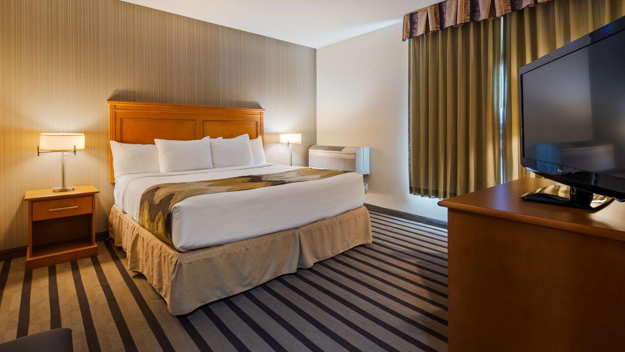 King Room with Sofa Bed - Poolside/First Floor/Non-Smoking
