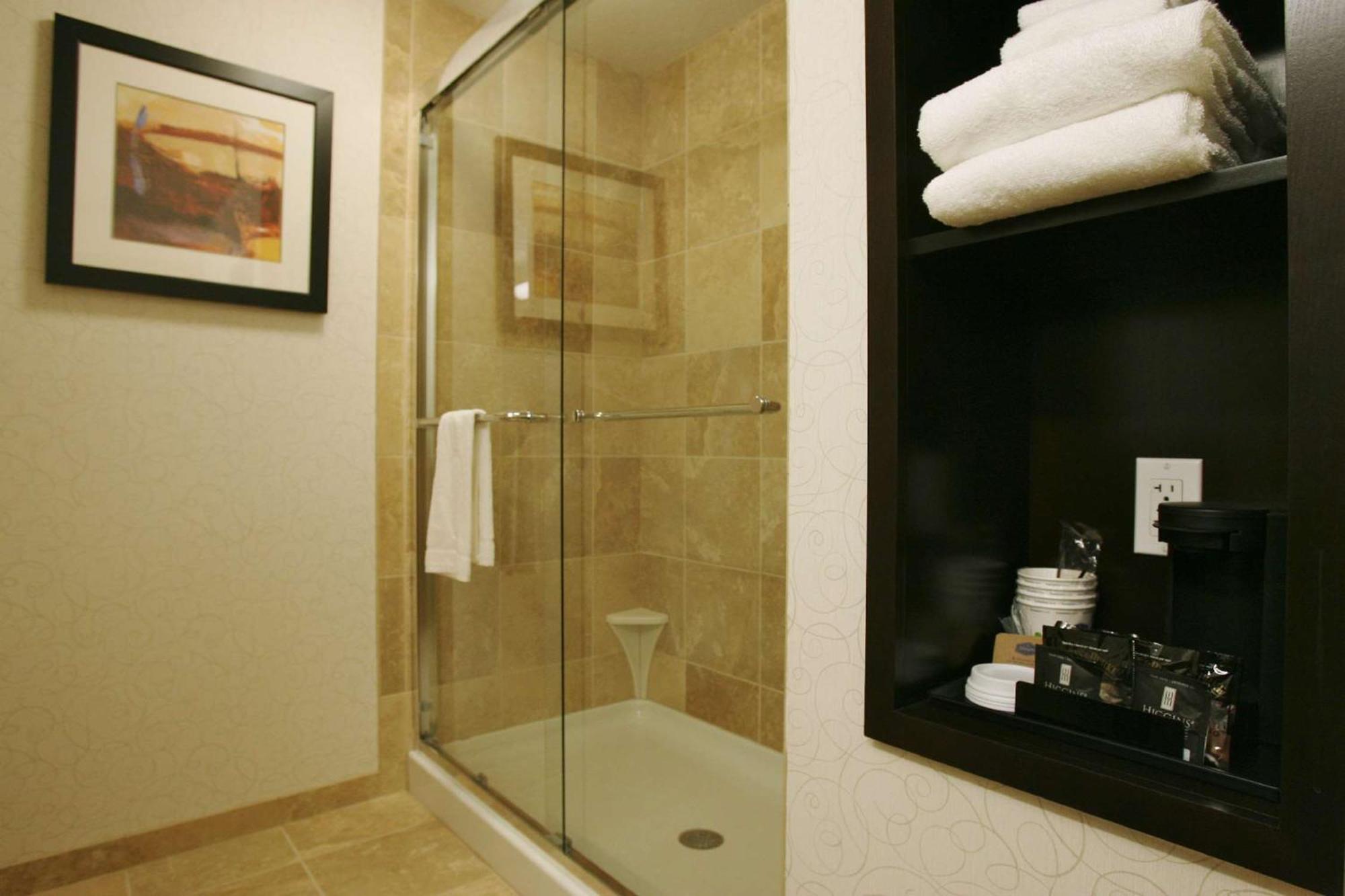King Room with King Bed - Non-Smoking