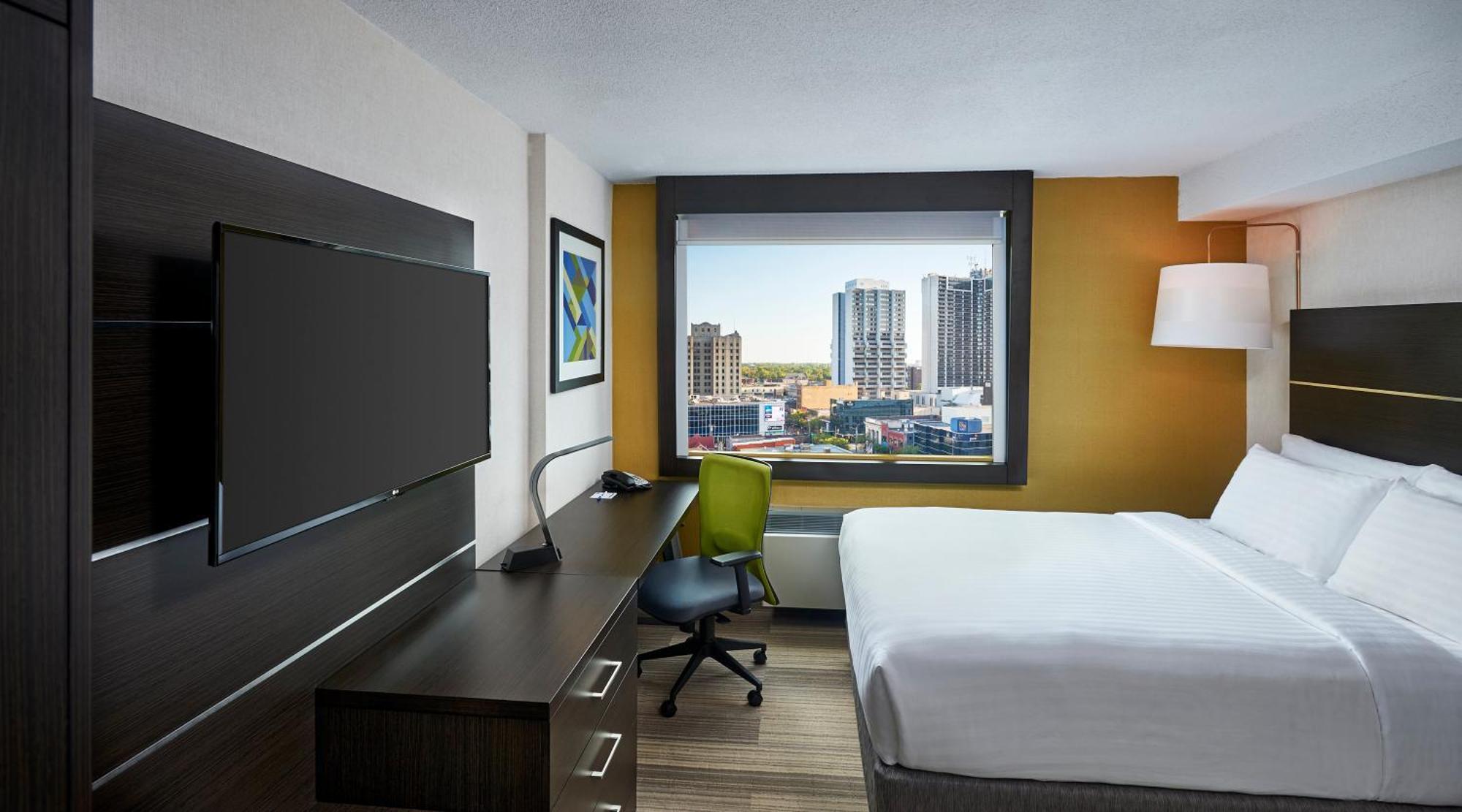 Standard King Room with City View