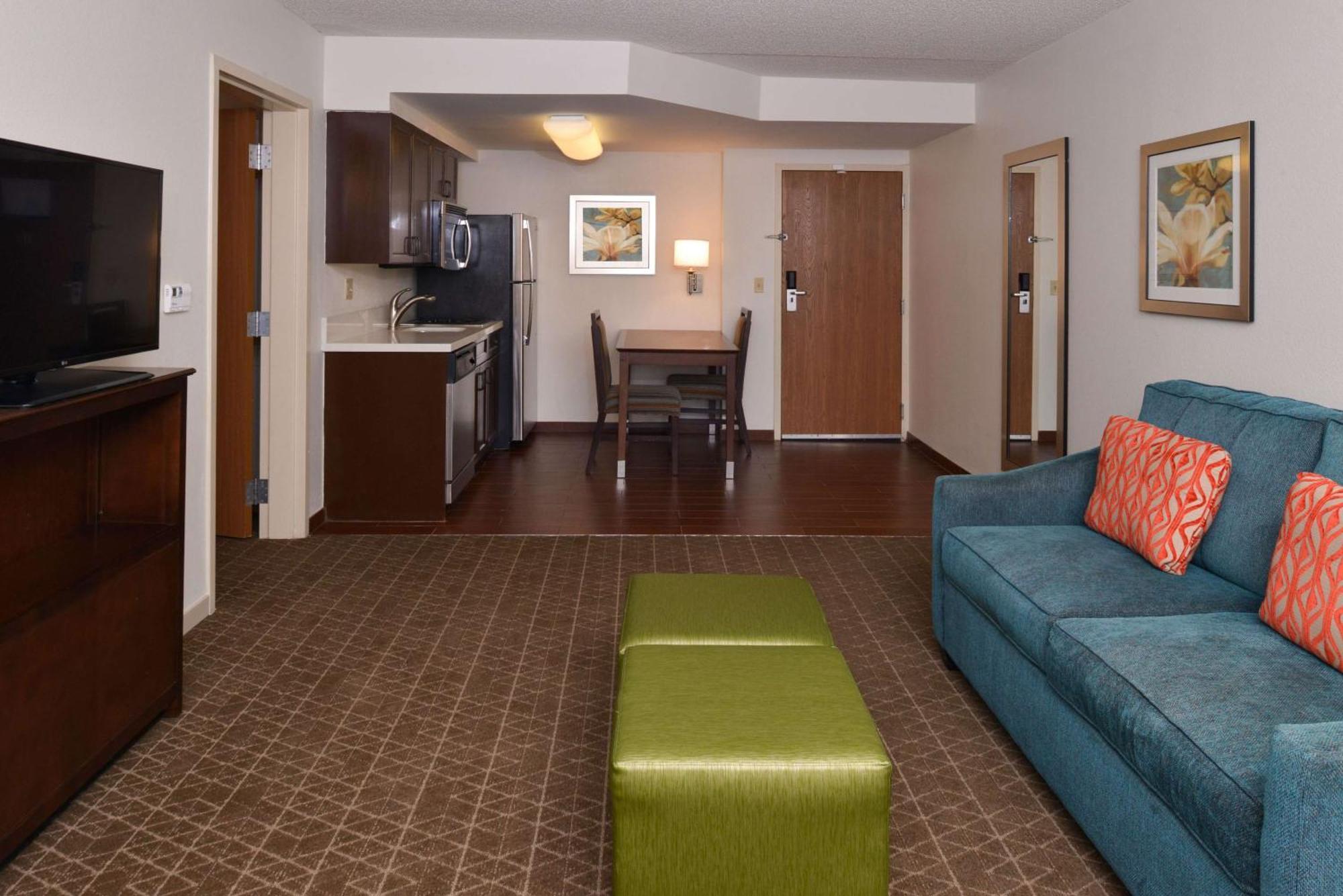 One-Bedroom Suite with Two Queen Beds and Kitchen - Non-Smoking