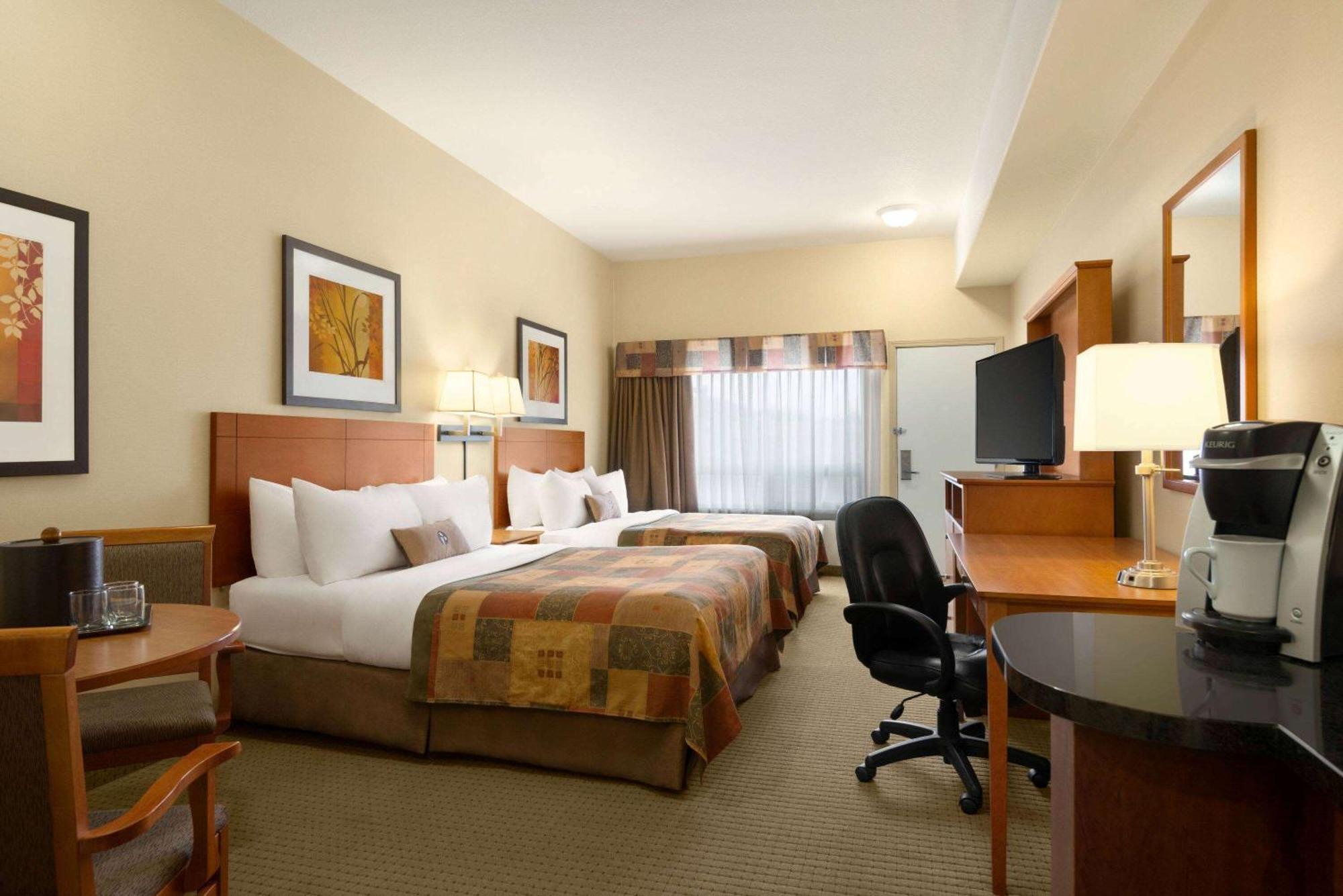 Deluxe Queen Studio with Two Queen Beds - Non-Smoking